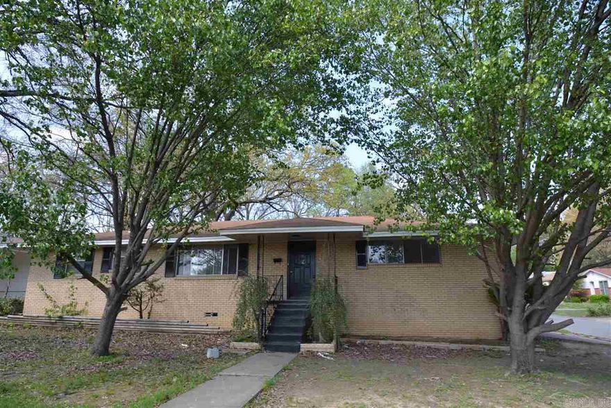 Cute 3BD/1.5BA in the Broadmoor area that is waiting on you to call home. Spacious kitchen perfect for enjoying meals with family or friends. It's located perfectly in-between Boyle Park and UALR, close to shopping, dining, and much more. The lease for this property is for 2 years with a 3% increase after the first year. Income has to be 3x the amount of rent. This property does not accept section 8.