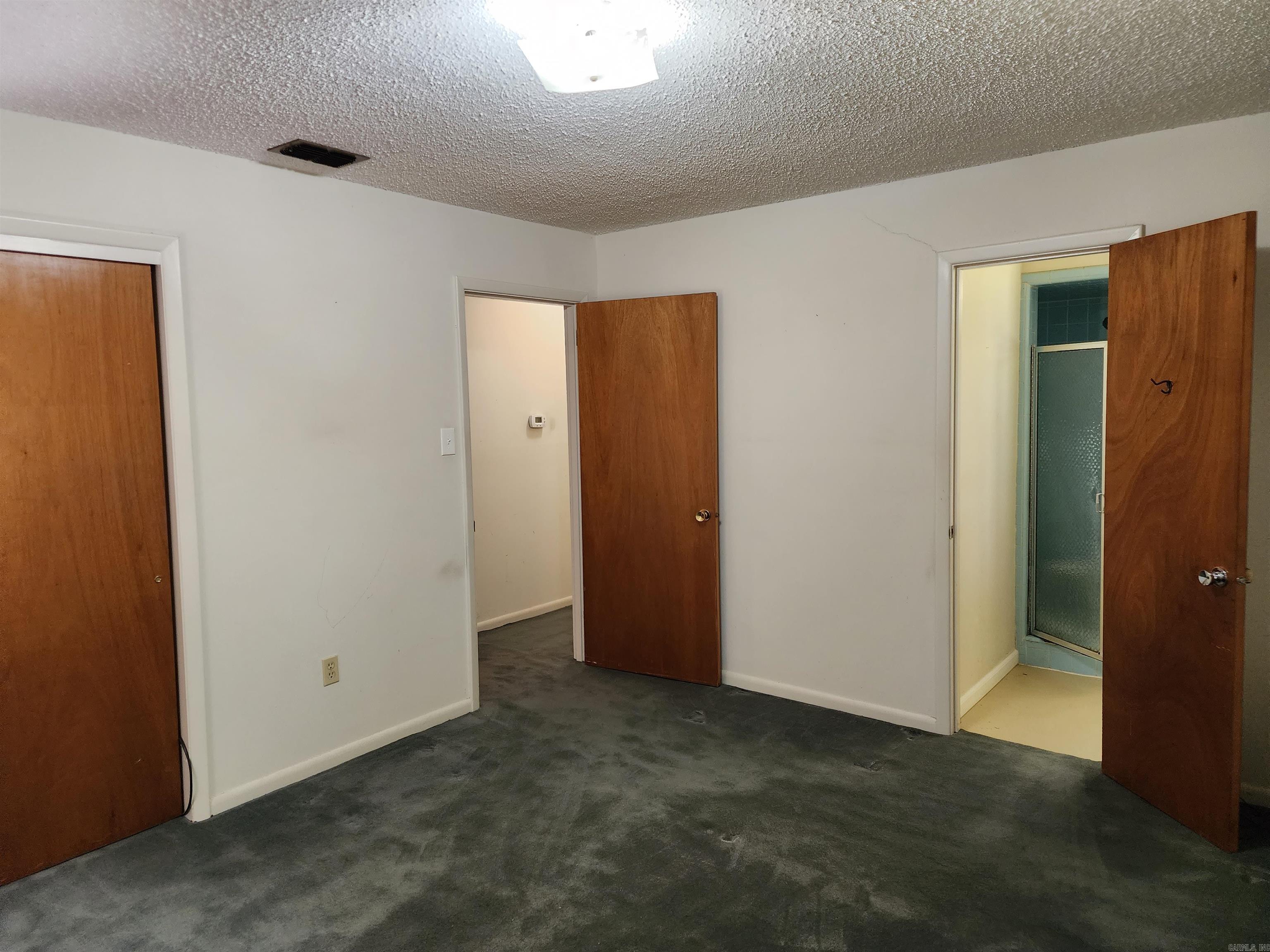 TOWN & COUNTRY - Residential