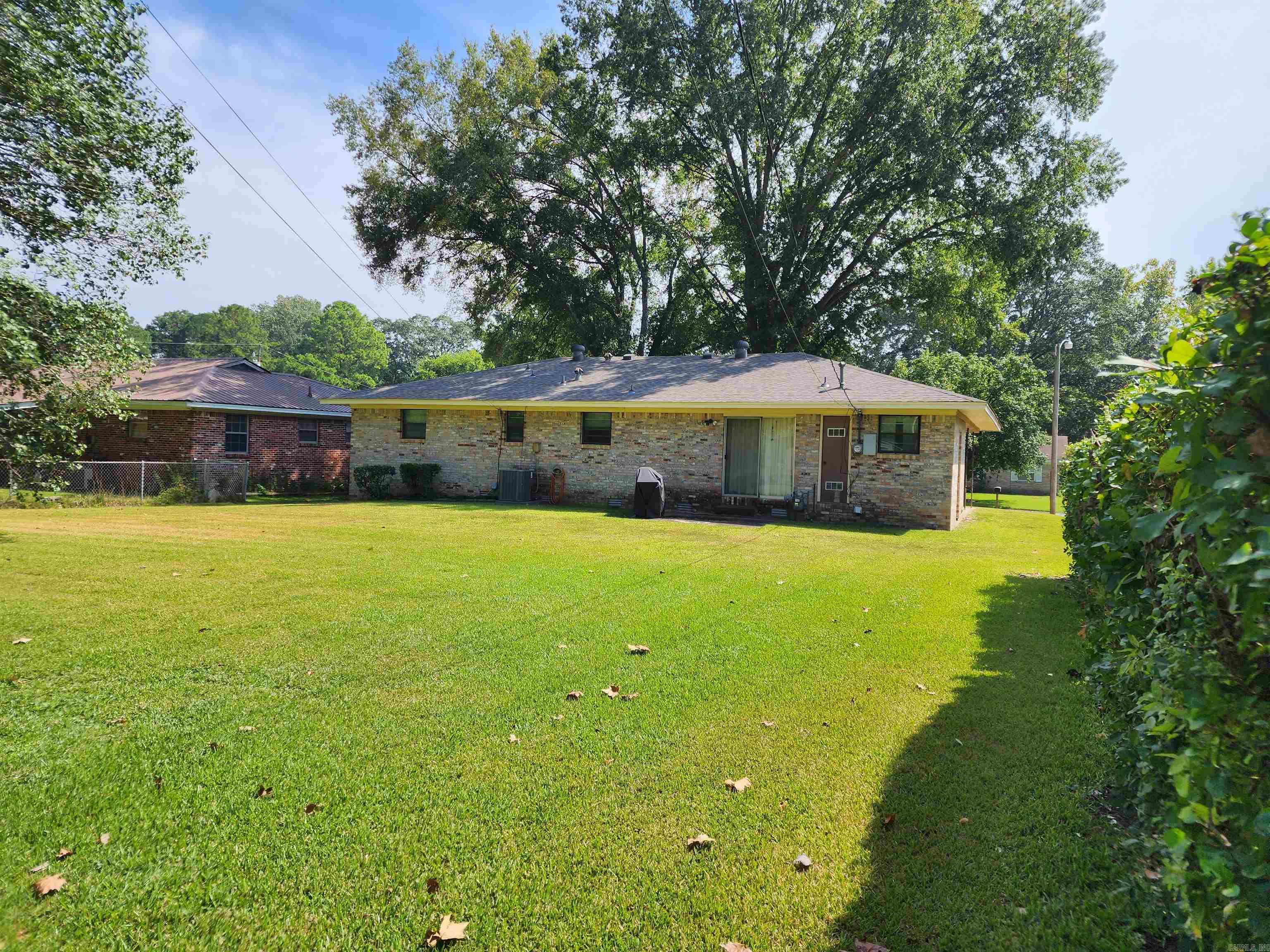 TOWN & COUNTRY - Residential