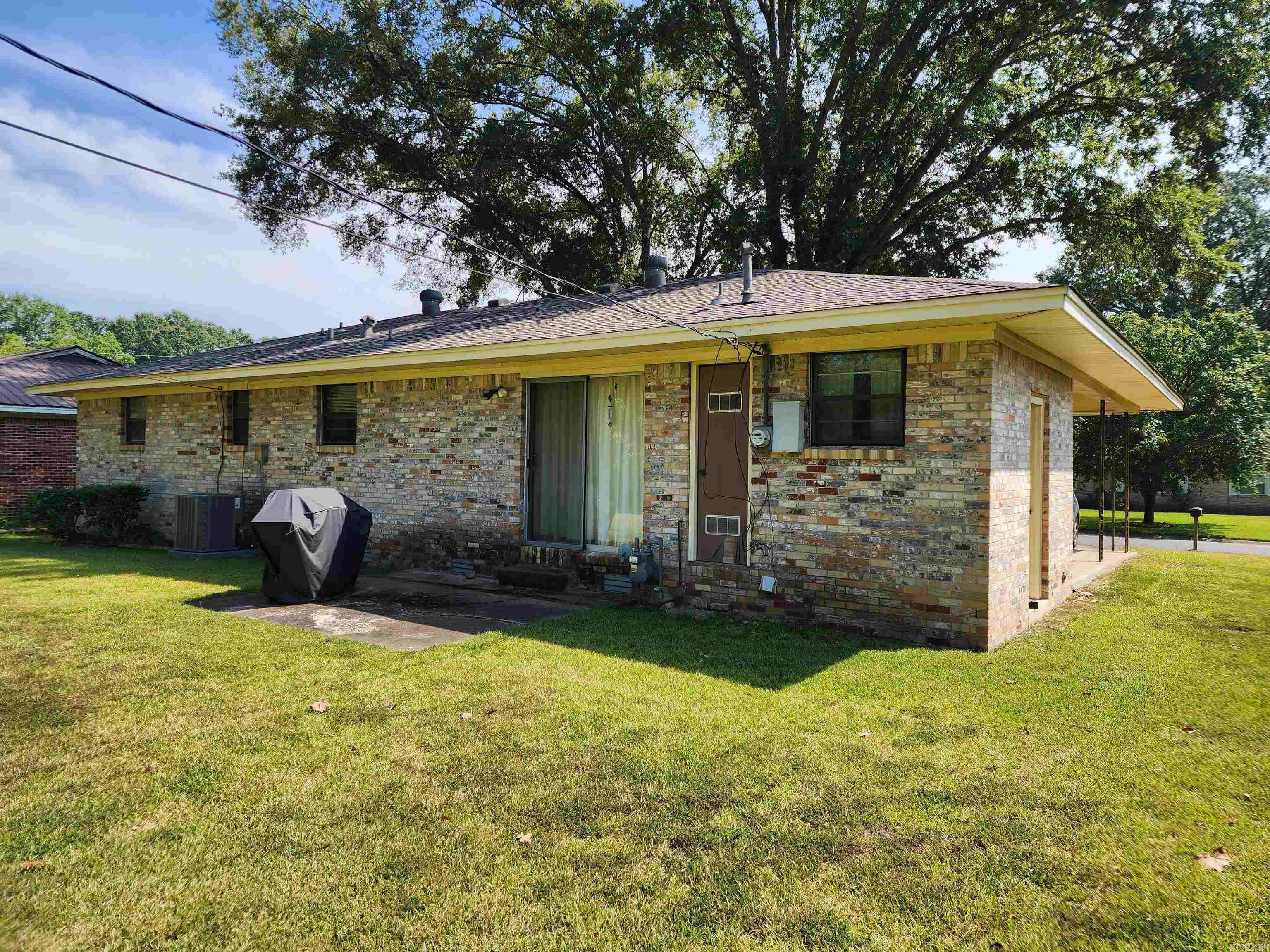 TOWN & COUNTRY - Residential