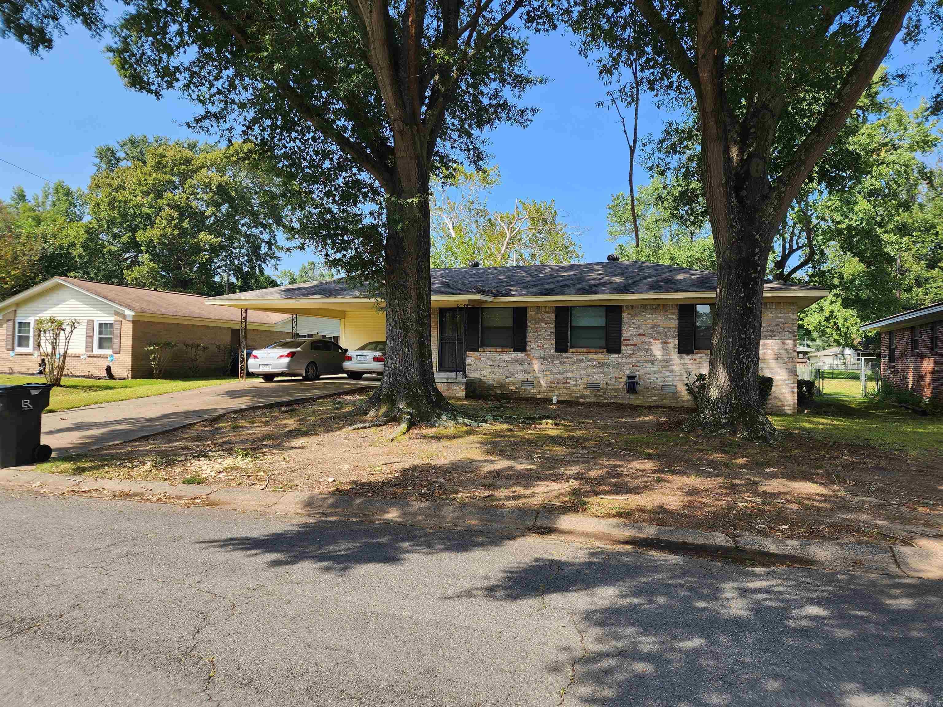 TOWN & COUNTRY - Residential