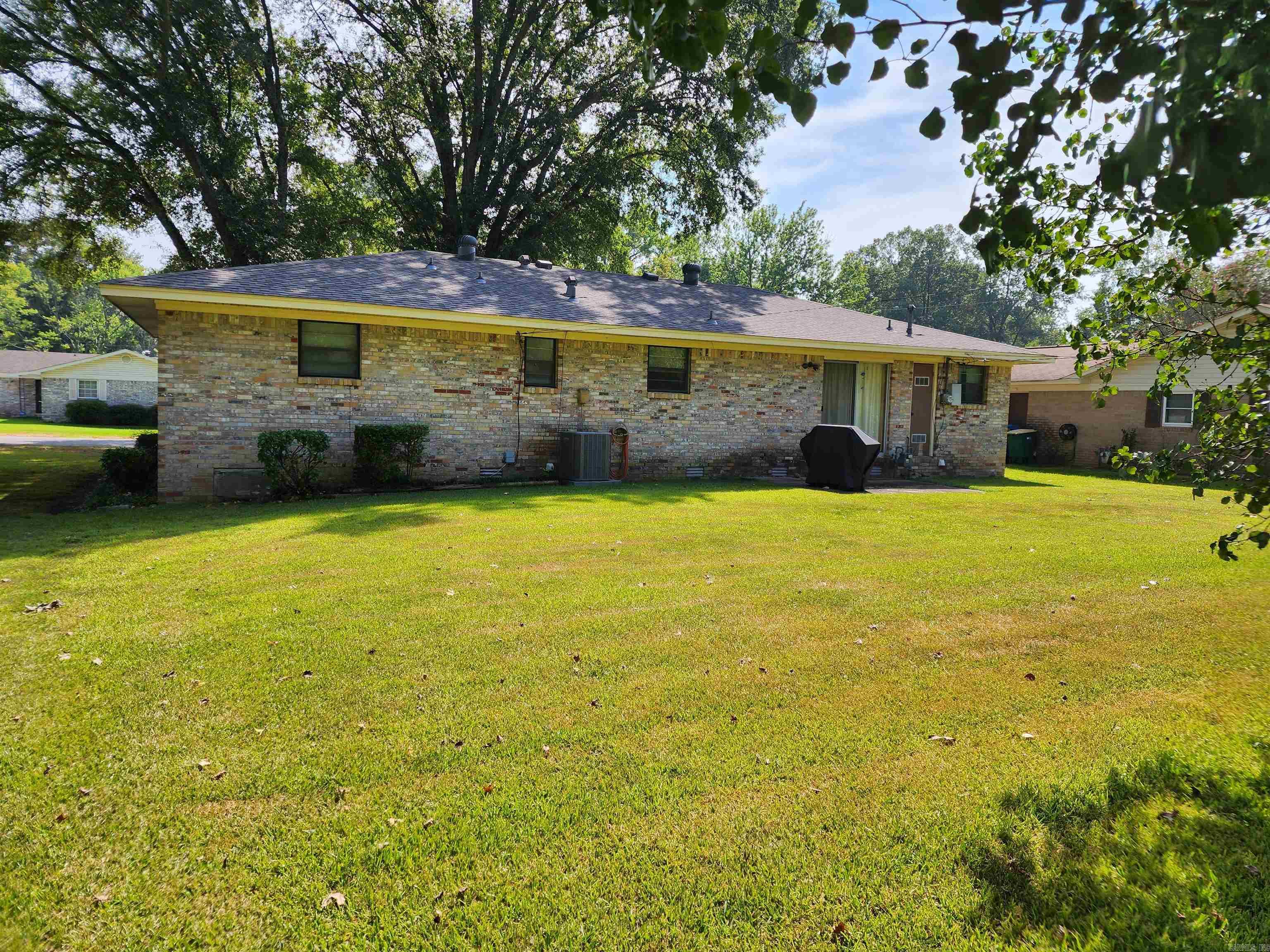 TOWN & COUNTRY - Residential