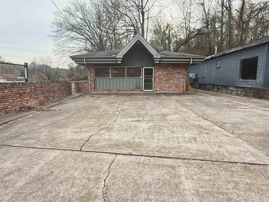 This property is located directly off the higher trafficked Oakland Avenue in the Midland Heights area of Helena. Zoned for mixed-use general commercial, the building and parking lot provide potential for office space or even a retail business. Call or text listing agent for additional information or to schedule a viewing.