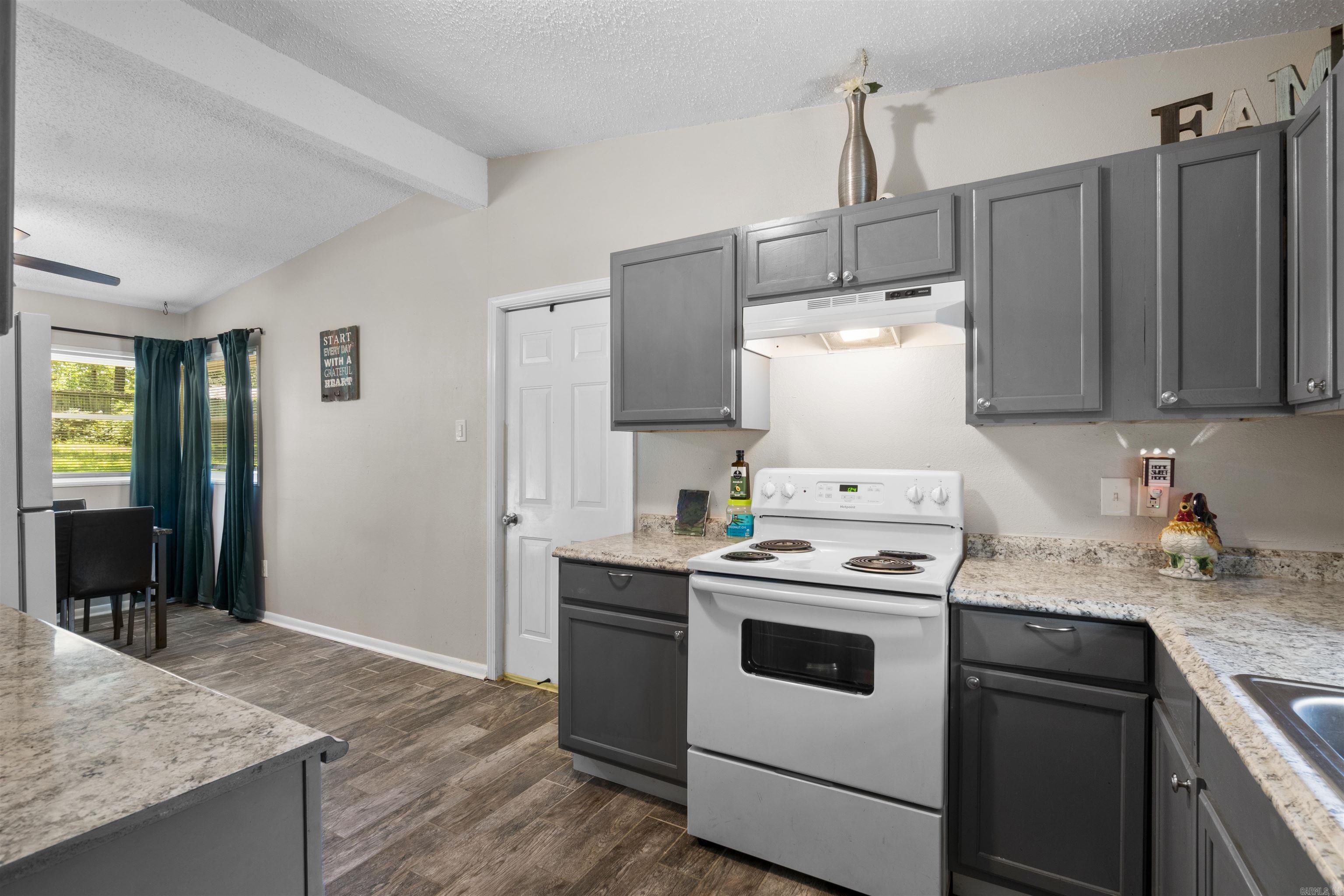 MEADOWCLIFF - Residential