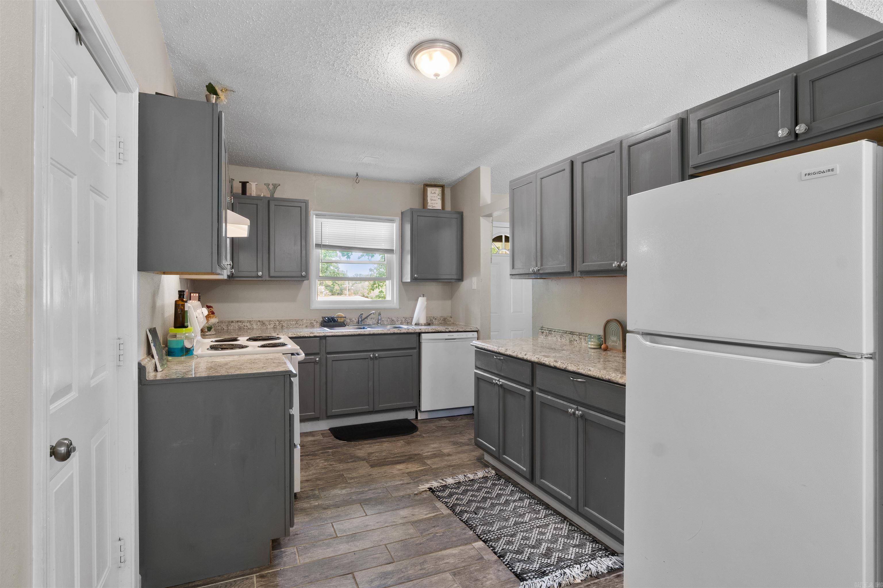 MEADOWCLIFF - Residential