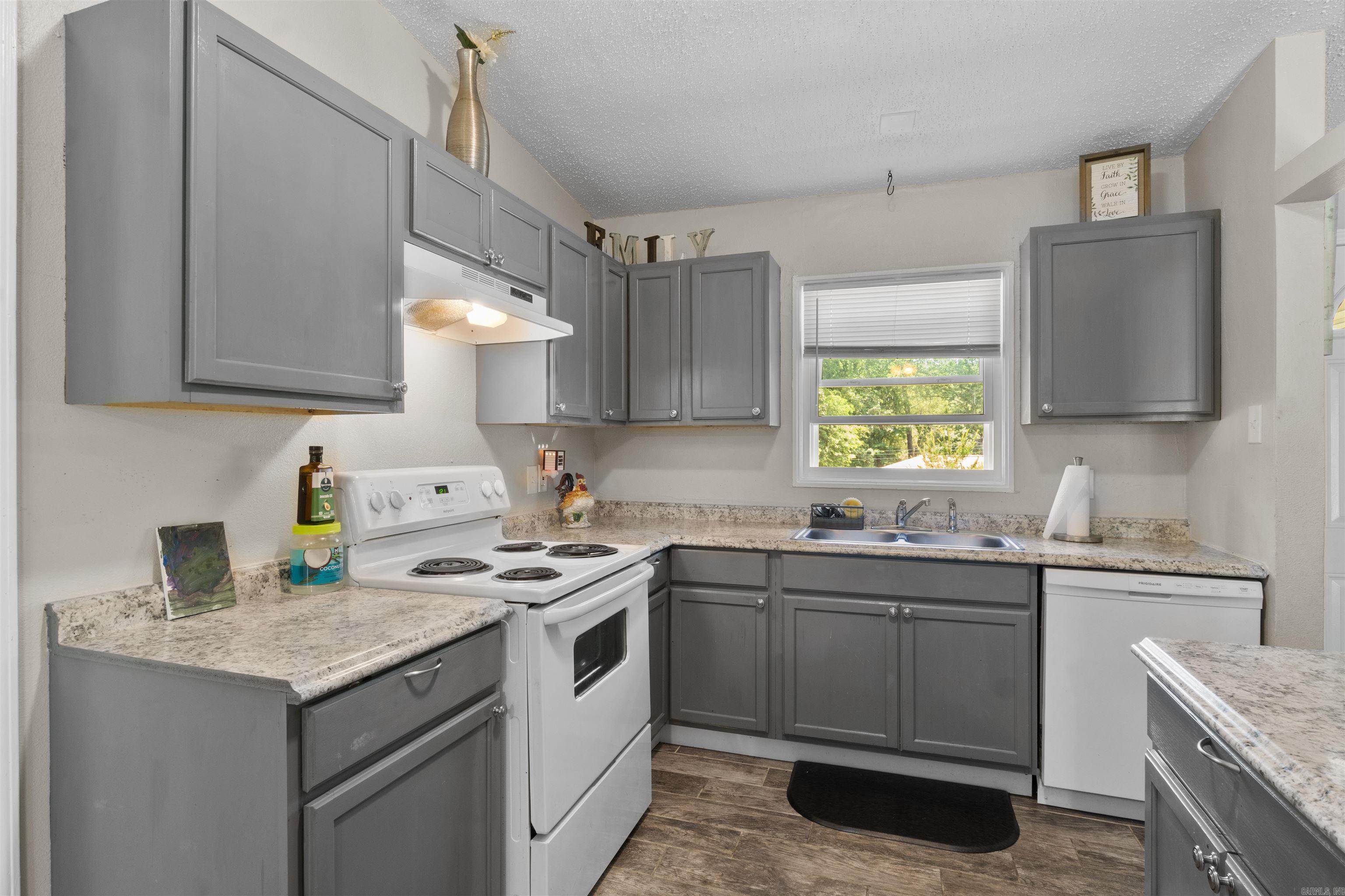 MEADOWCLIFF - Residential