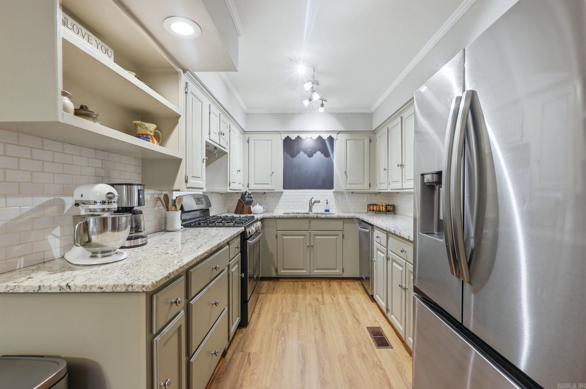 COLONY WEST - Residential