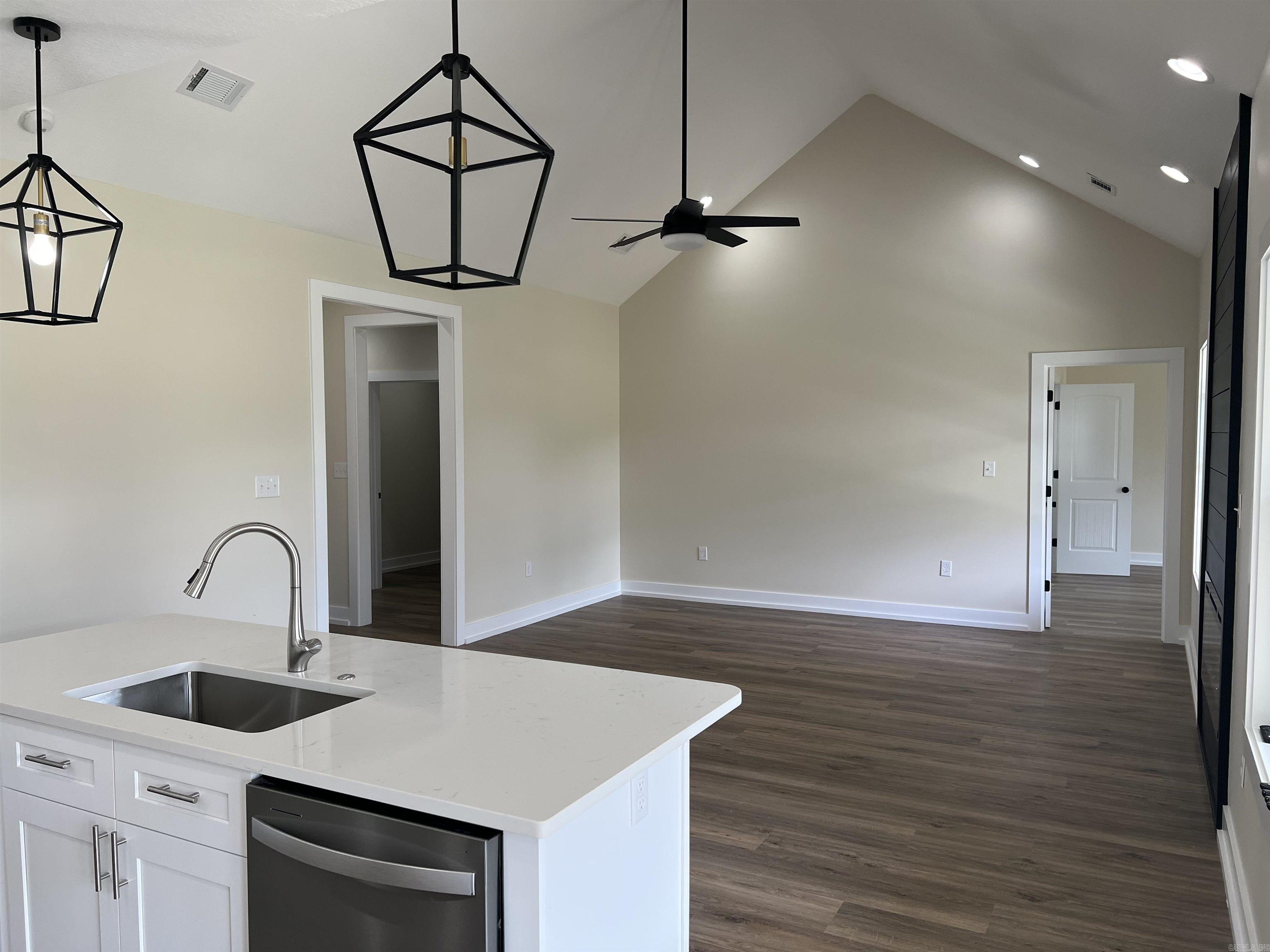 SIERRA HILLS - Residential