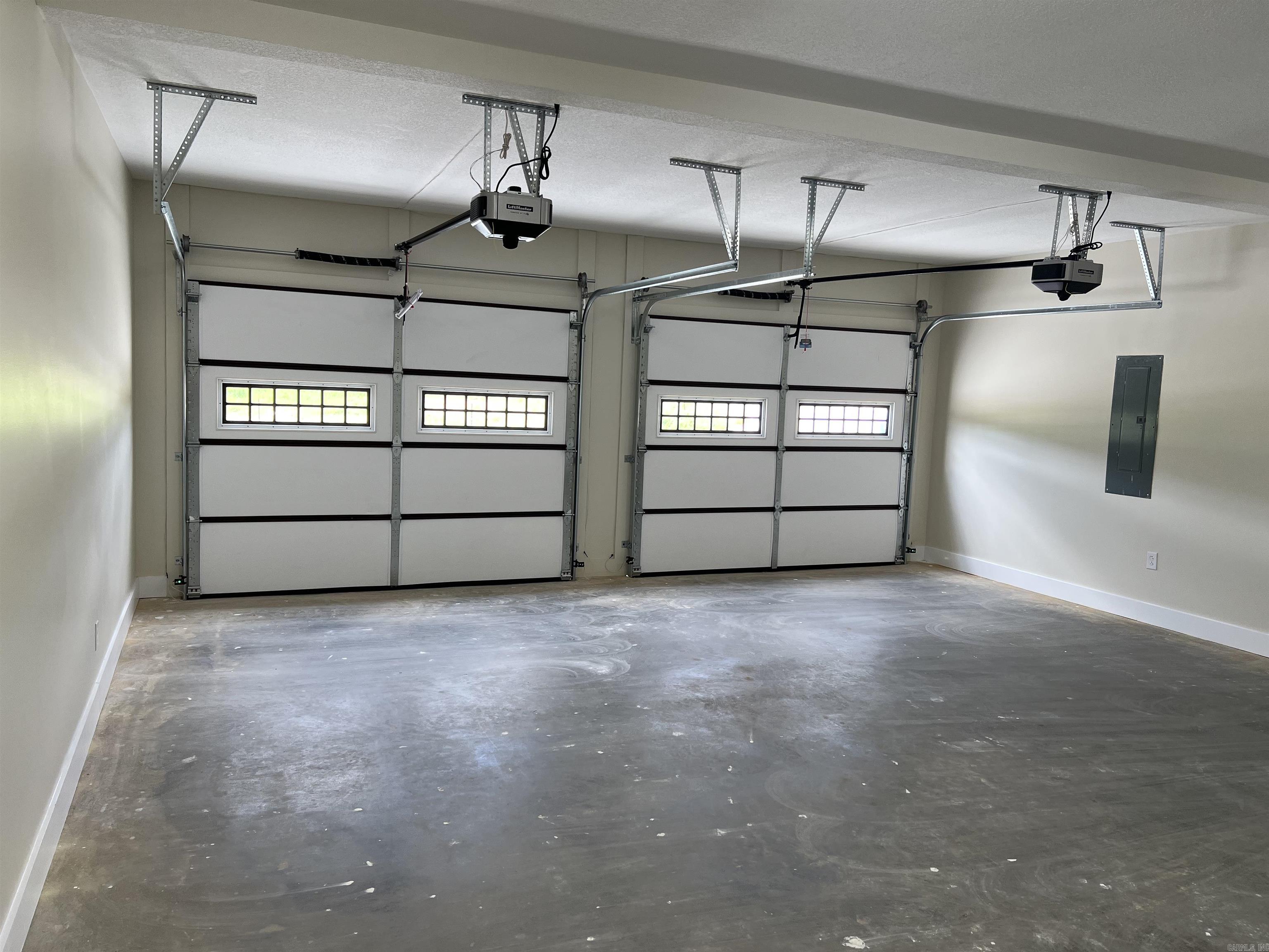 SIERRA HILLS - Residential