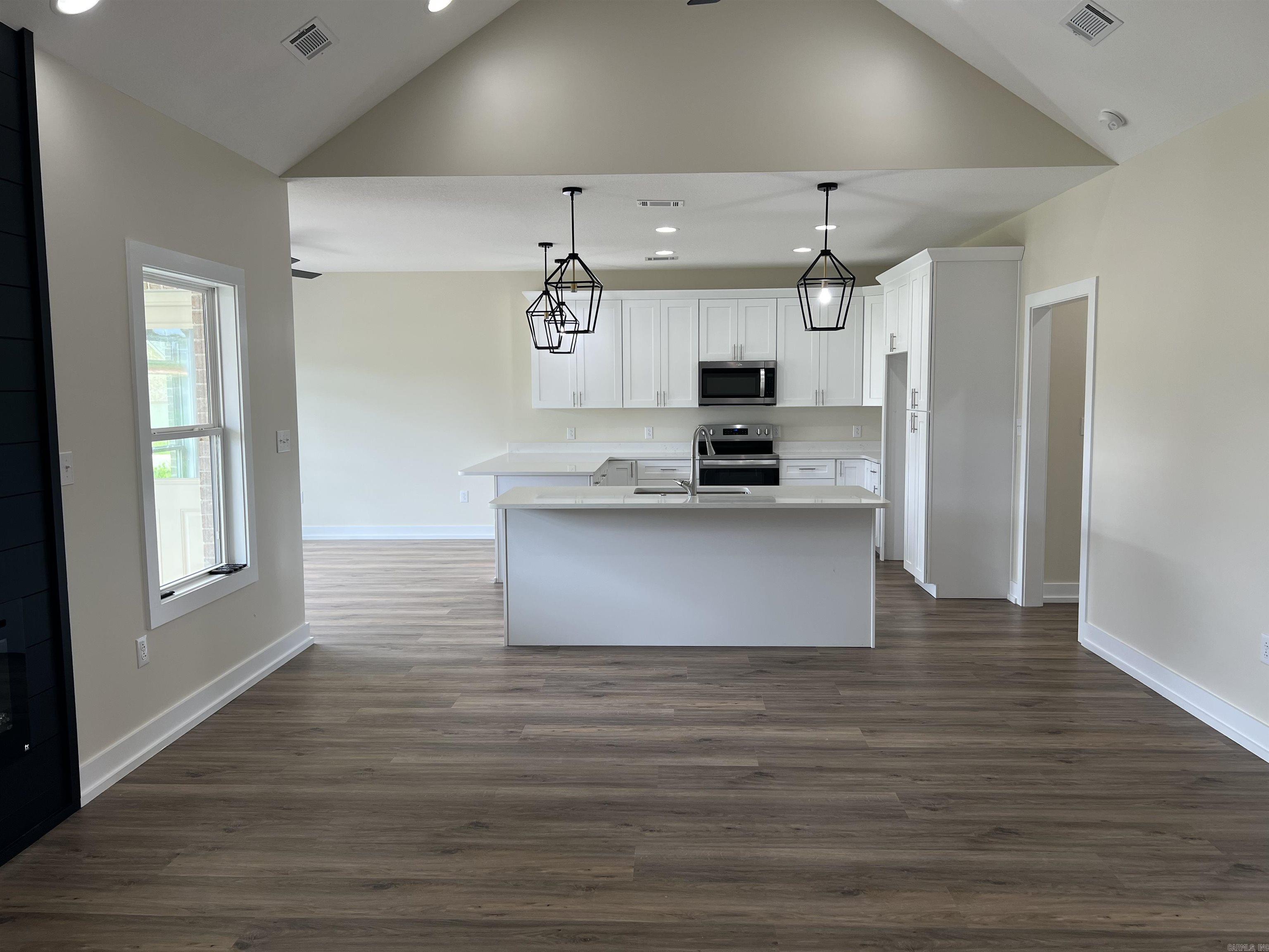 SIERRA HILLS - Residential