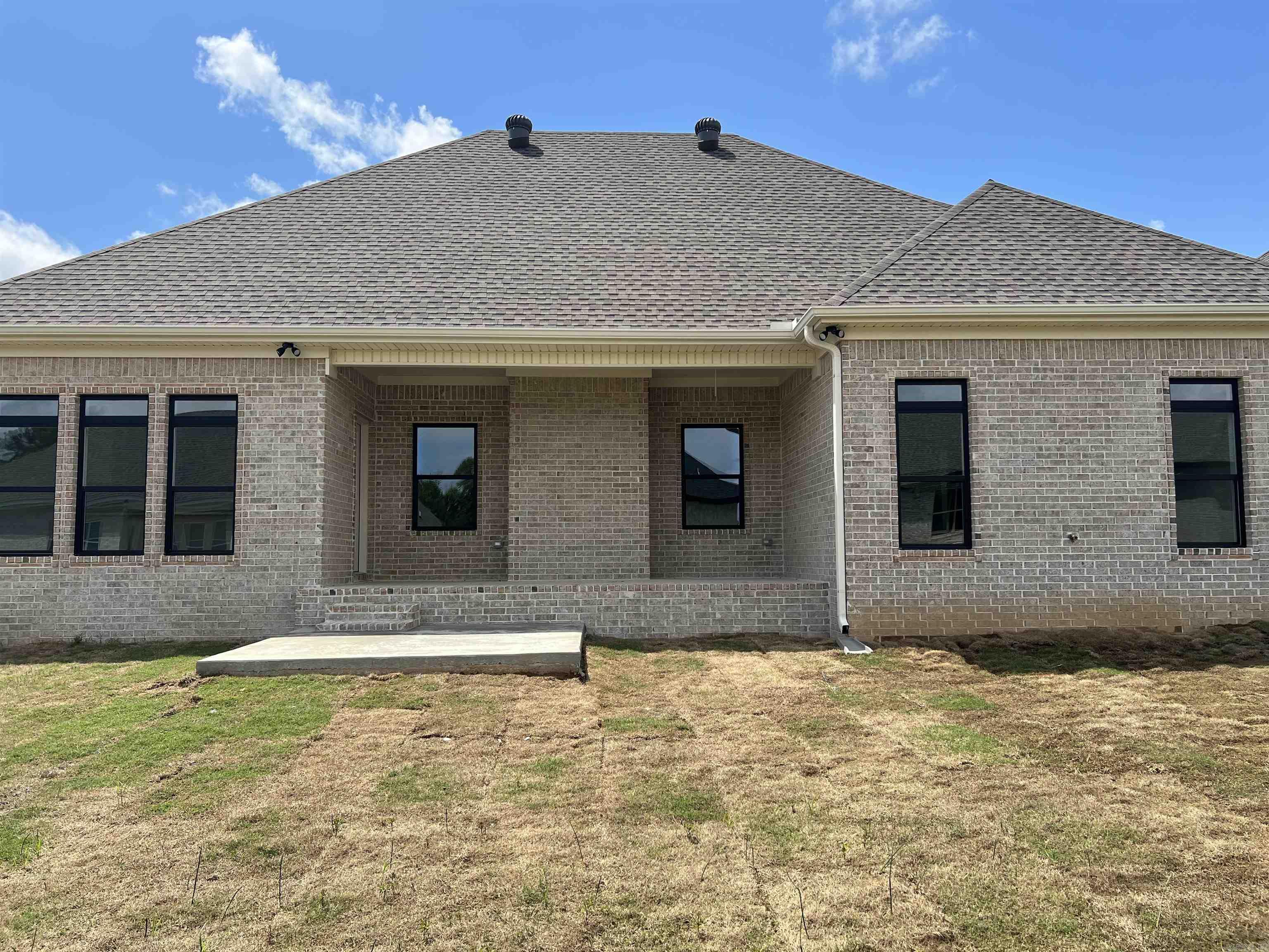 SIERRA HILLS - Residential