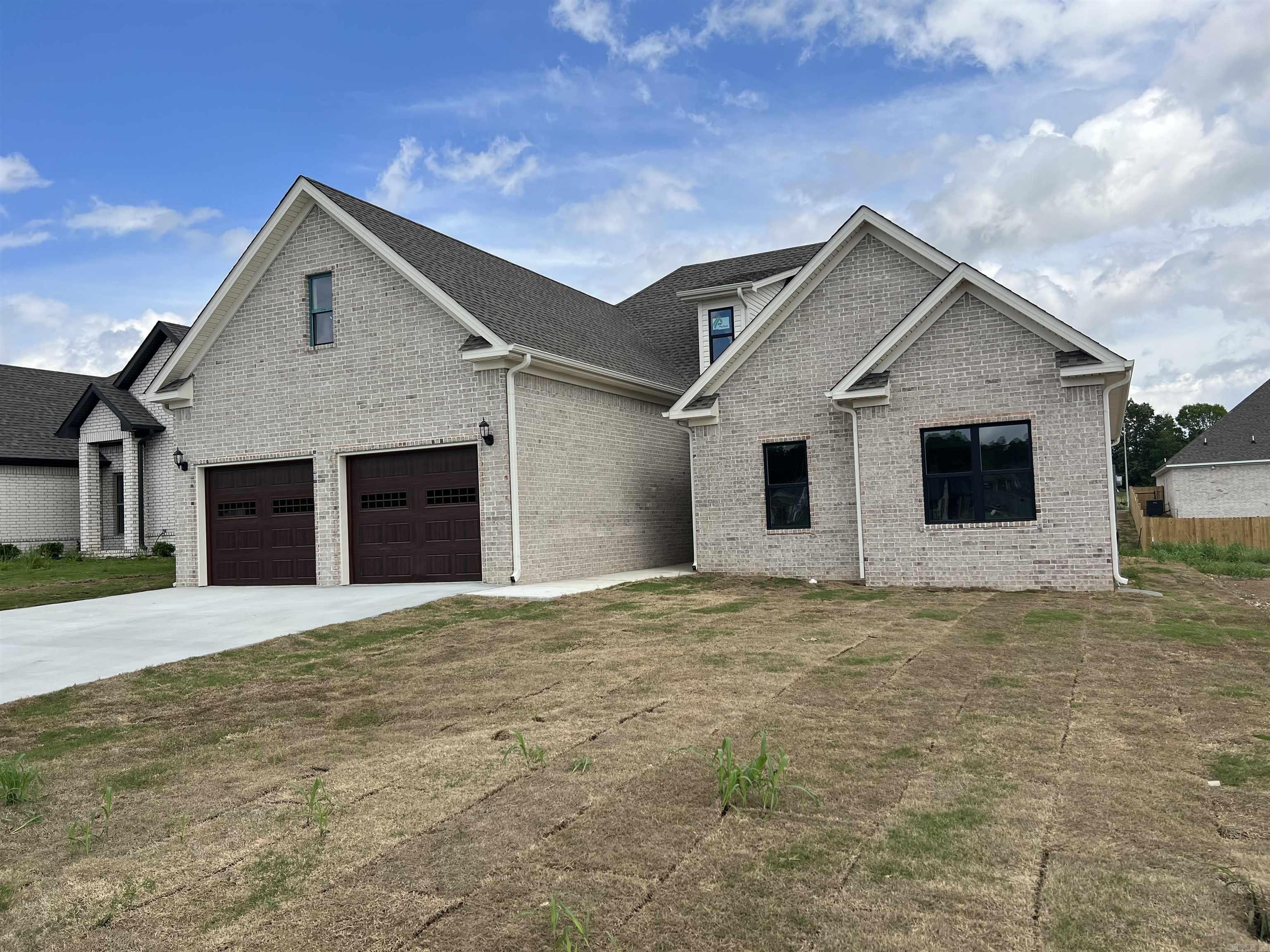 SIERRA HILLS - Residential