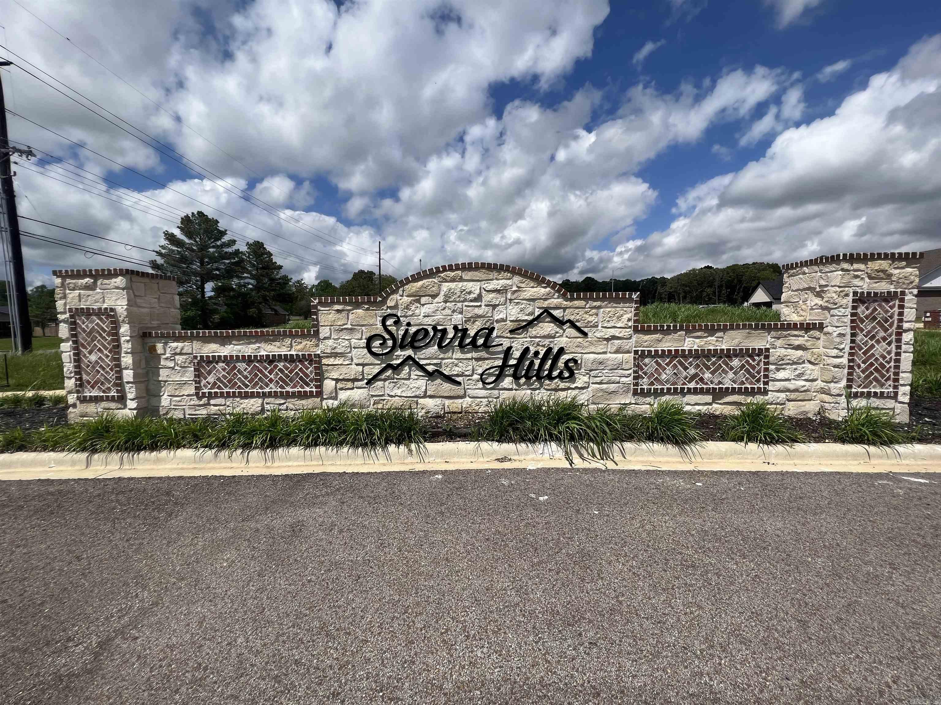 SIERRA HILLS - Residential