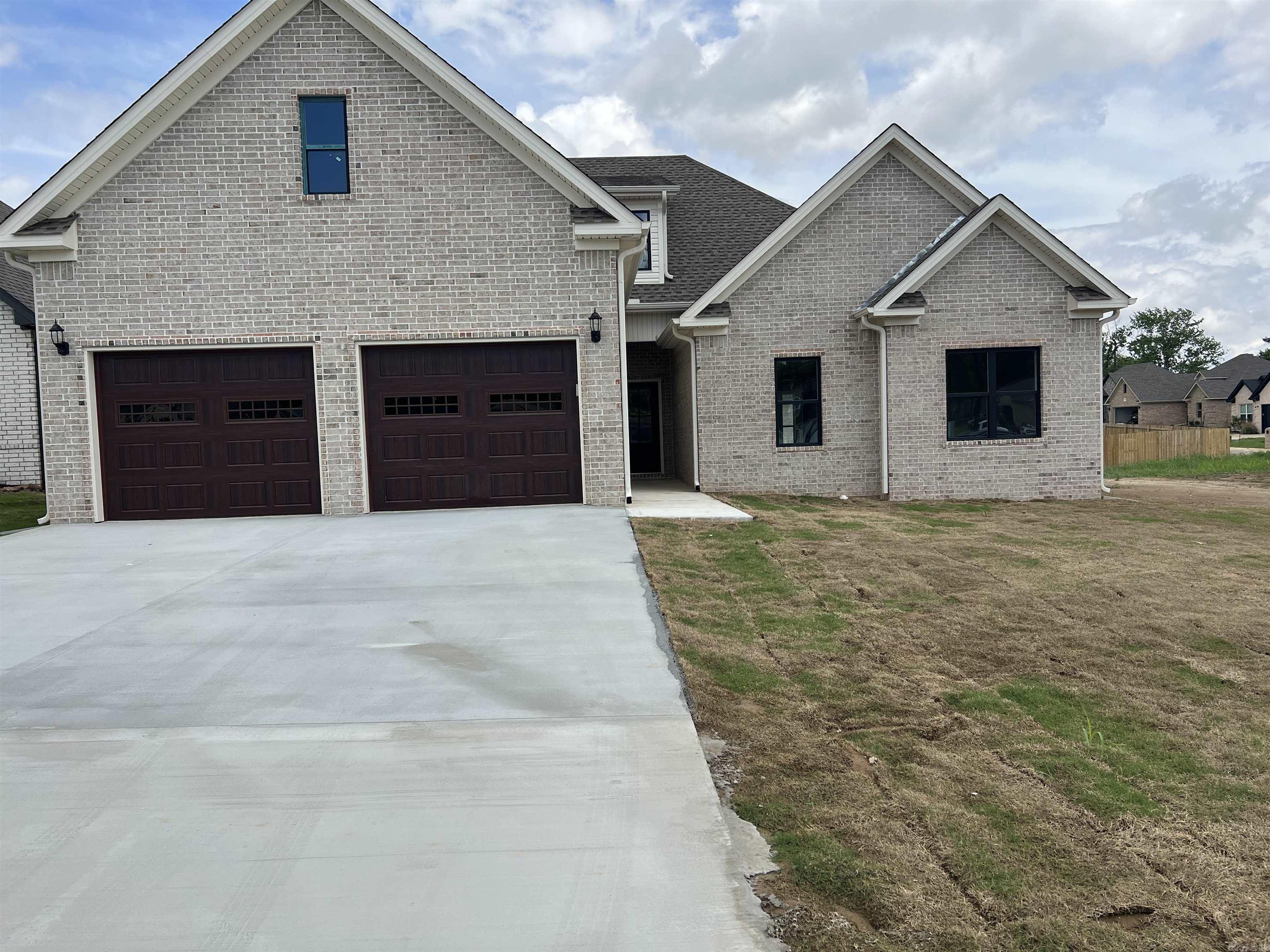 SIERRA HILLS - Residential