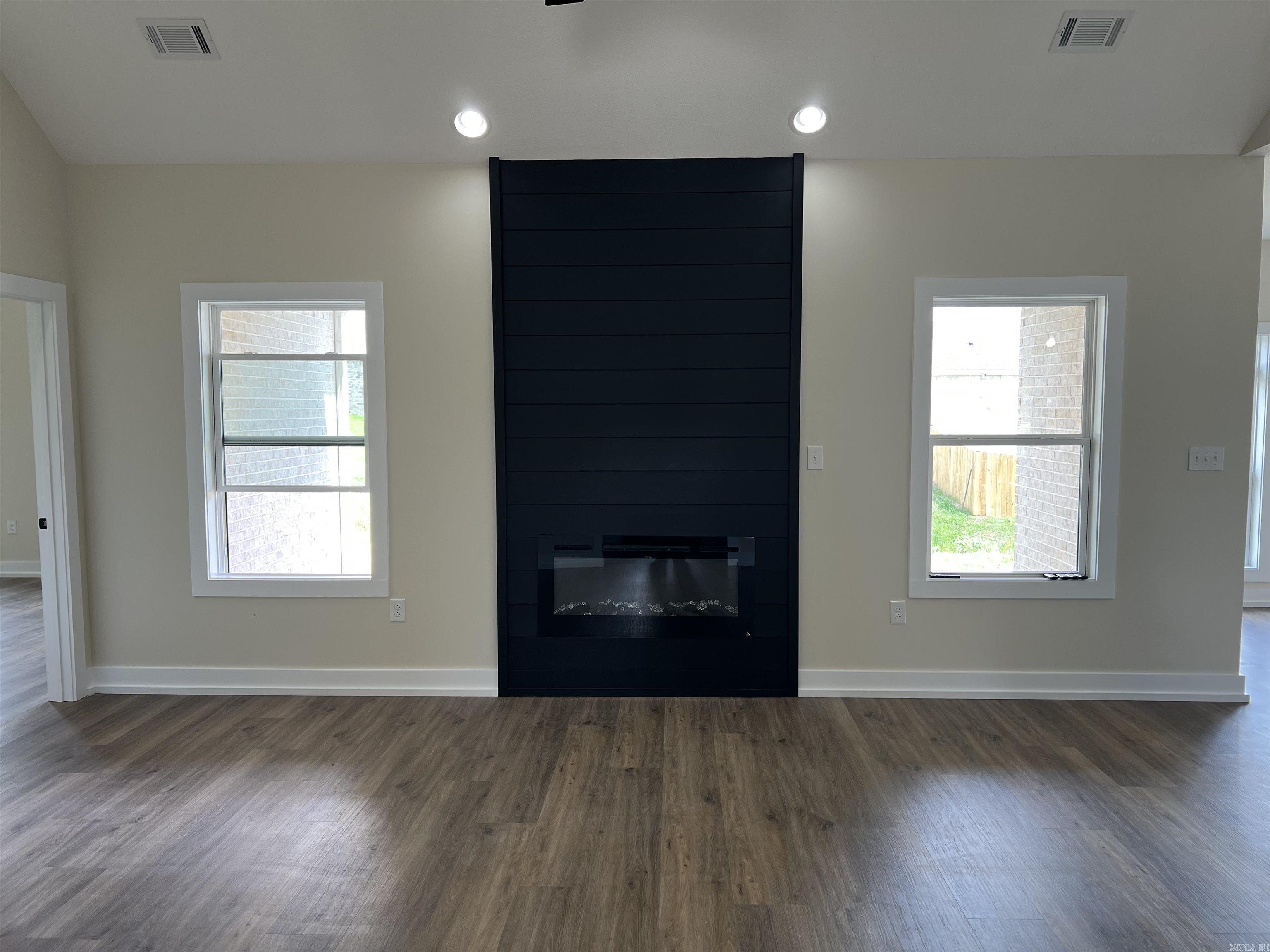 SIERRA HILLS - Residential