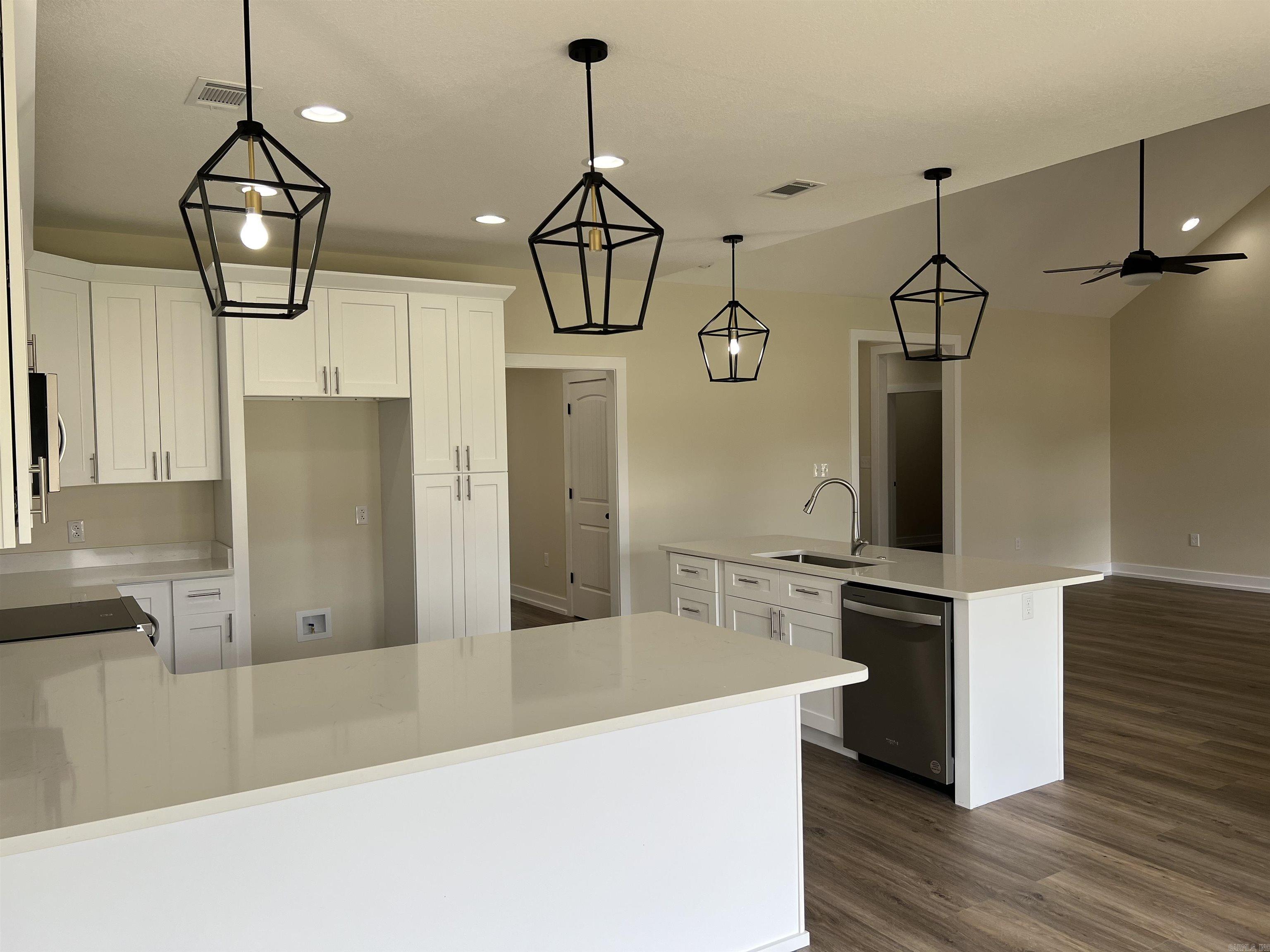 SIERRA HILLS - Residential