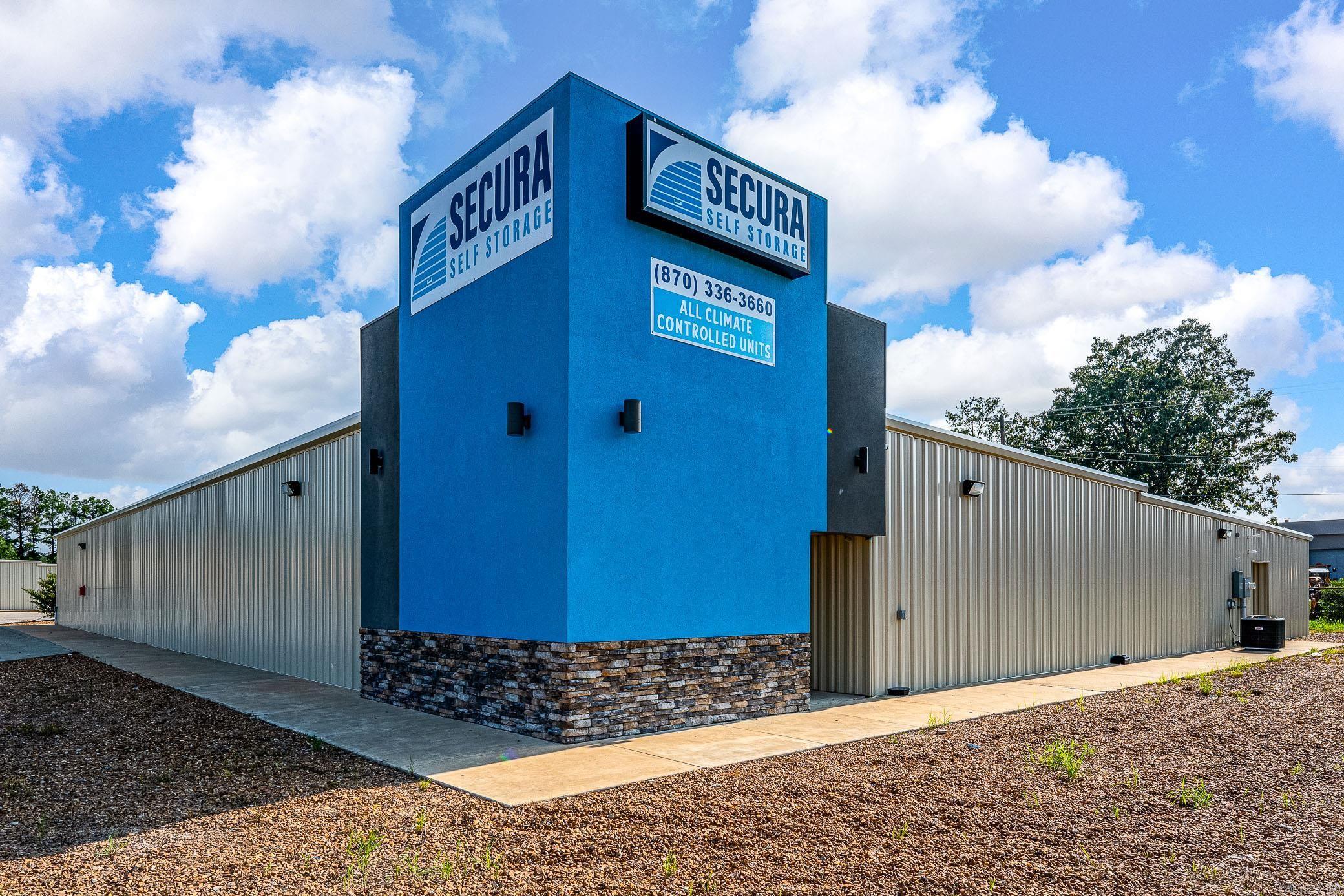 Come see this Self-Storage facility in Northeast Arkansas. This facility is 100% climate controlled and can be operated 100% remotely by kiosks. This facility has high traffic and high visibility located on the highway.