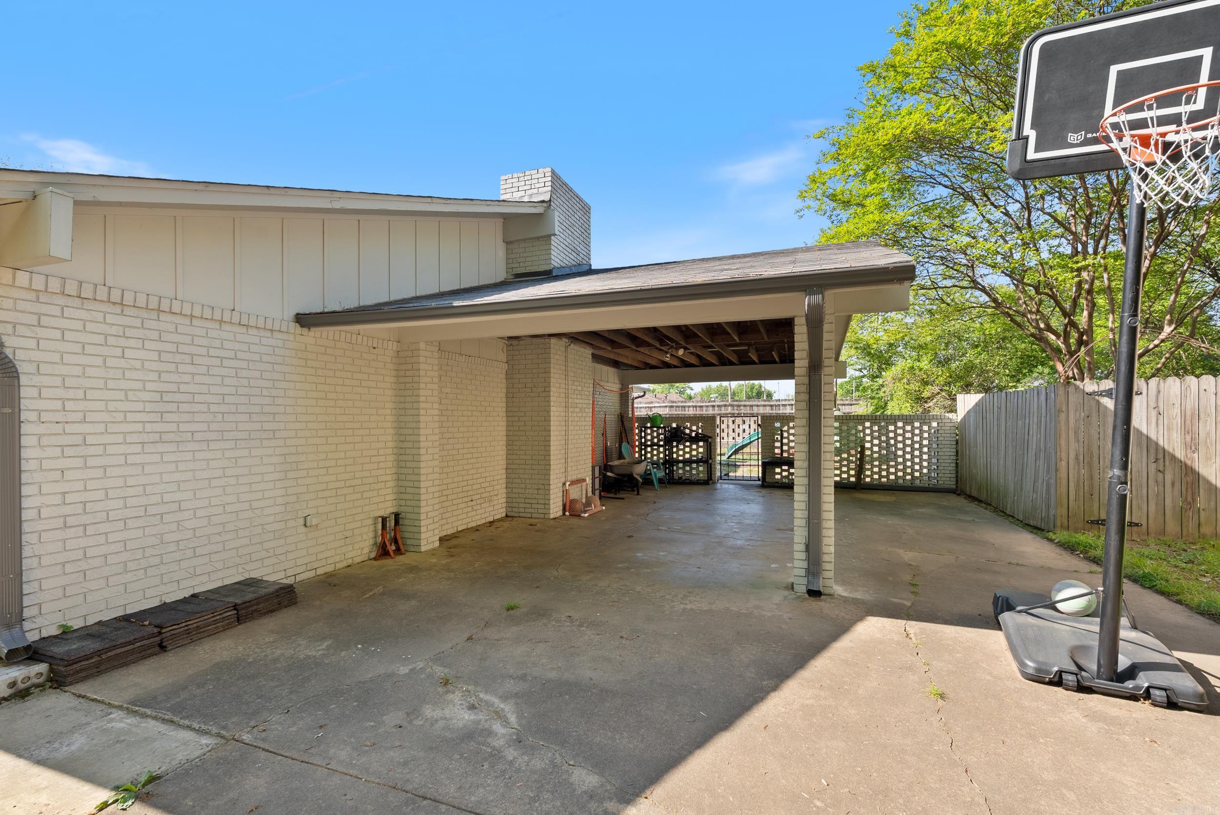 WEST GATE - Residential