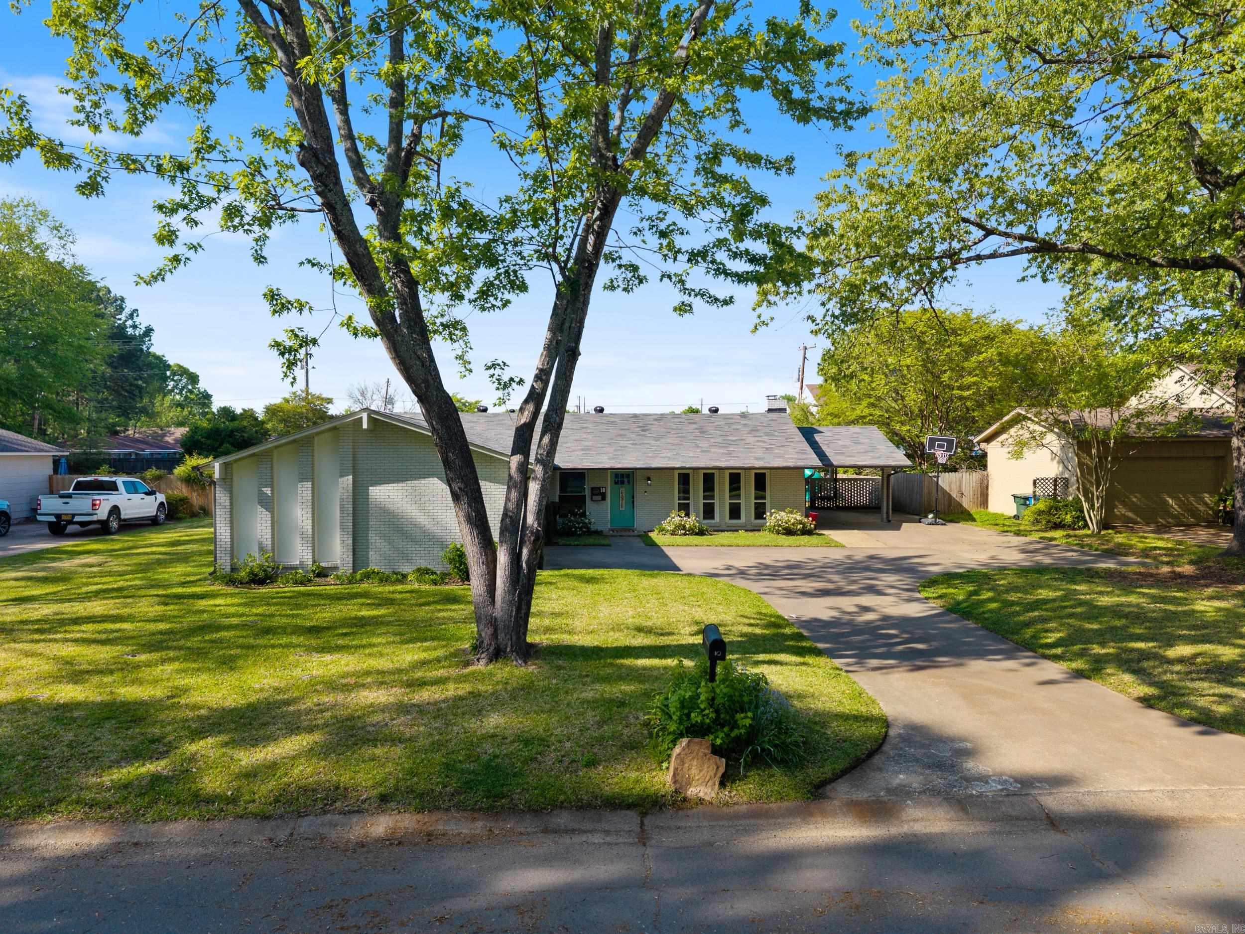 WEST GATE - Residential