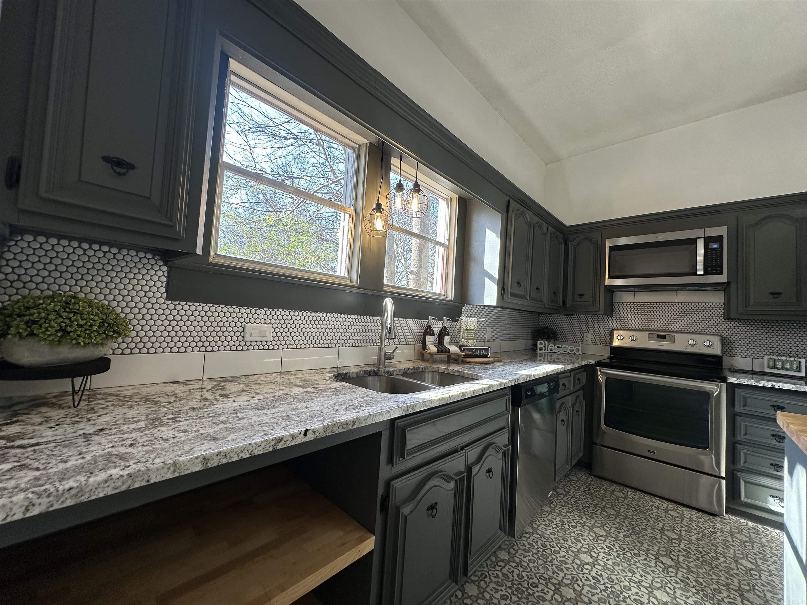 MAXFIELD SOUTHERN - Residential