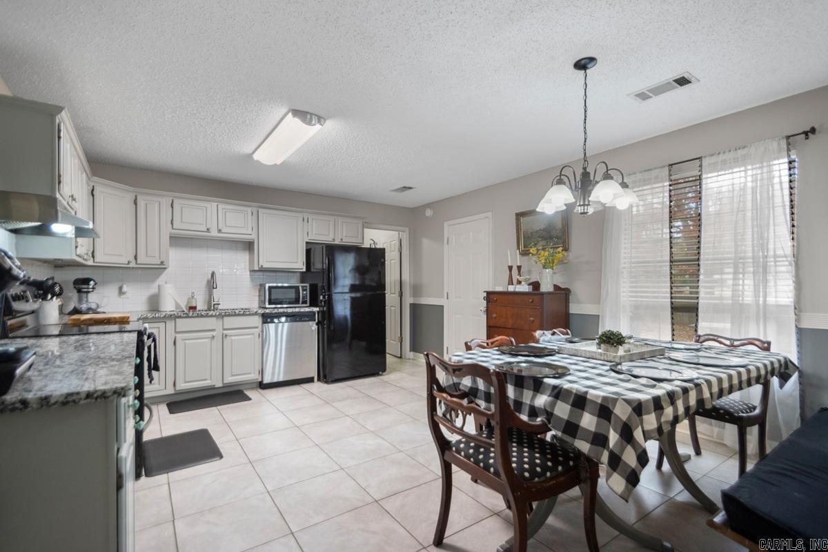 LYNNWOOD ACRES - Residential