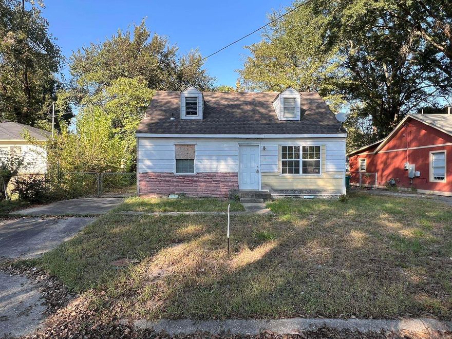 Great investment property with 3BR 2BTH, Needs TLC! The property to be sold as is, where is, with all faults. Buyer shall be responsible for having the utilities turned on if Buyer chooses to have inspection. No disclosure form is available from seller regarding the condition of the property. Conveyance of the property to be by way of Special Warranty Deed. Agents see remarks.