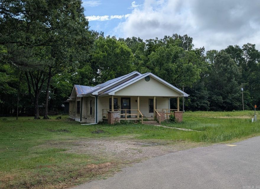 Great investment opportunity on this roomy 3 bedroom with approx. 1456 square feet. Good size bedrooms, dining room and living area. Property sits on approx. .90 level acre. Very nice street appeal with large front porch. Please visit www.hubzu.com for additional information. All offers must be submitted through the HUBZU website. Agents please see showing and agent remarks for showing instructions.