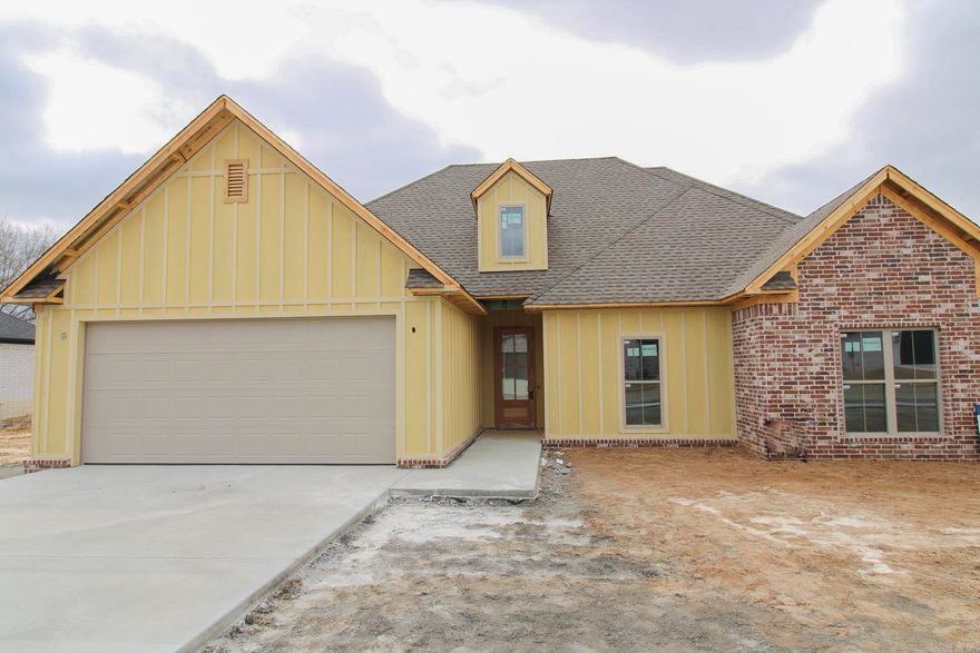 Cutest new construction home in Vilonia! Brush nickel finishes, luxury tile throughout with LVP in the main areas, custom trim work, tons of natural light. Don't miss the chance to call it home! Will be completed by end of March.