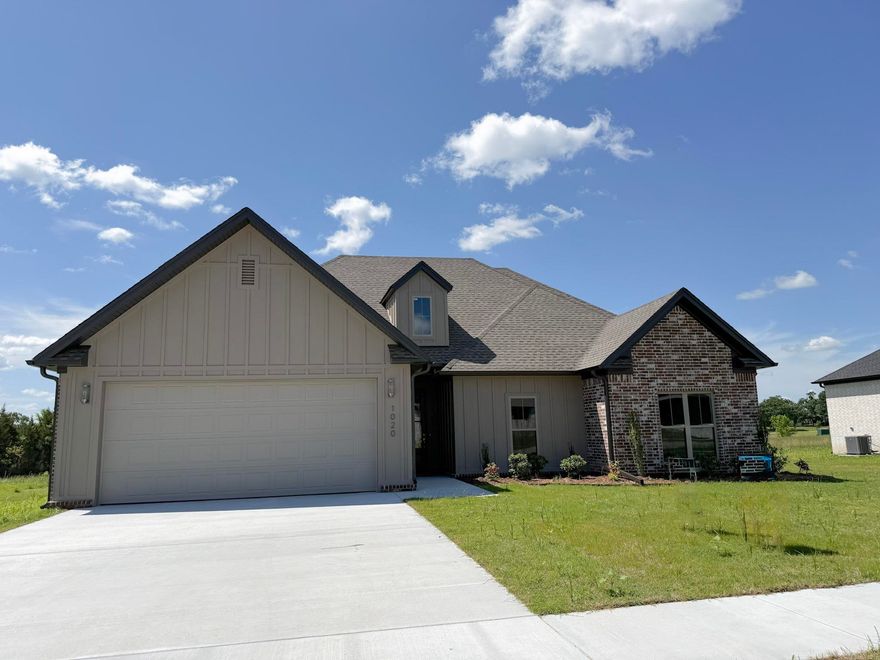Cutest new construction home in Vilonia! Brush nickel finishes, luxury tile throughout with LVP in the main areas, custom trim work, tons of natural light. Don't miss the chance to call it home! Will be completed by end of March.