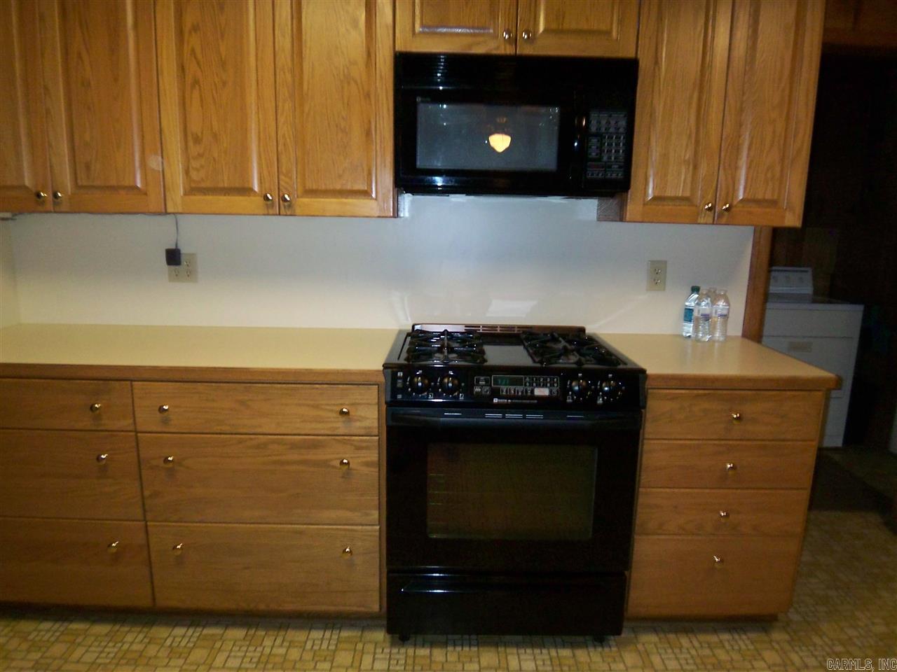 BEAUTIFUL LAKEVIEW - Residential