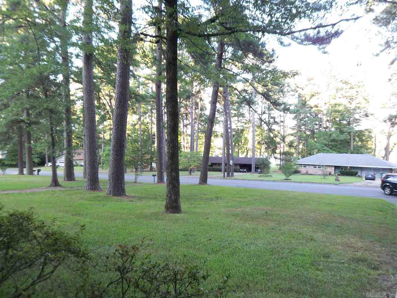 BEAUTIFUL LAKEVIEW - Residential