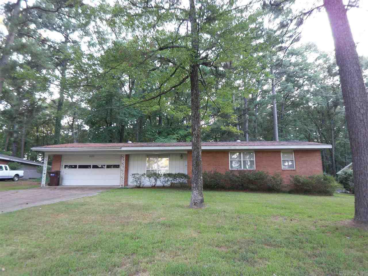 BEAUTIFUL LAKEVIEW - Residential