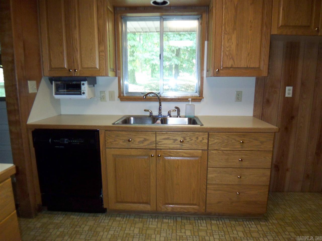 BEAUTIFUL LAKEVIEW - Residential