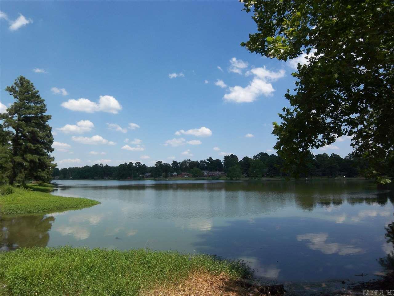 BEAUTIFUL LAKEVIEW - Residential