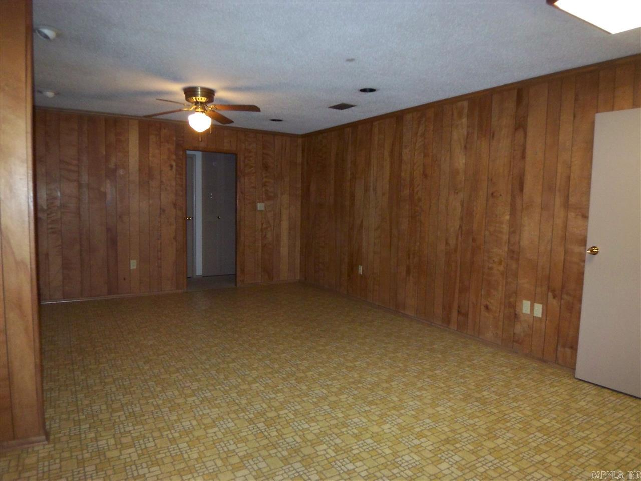 BEAUTIFUL LAKEVIEW - Residential