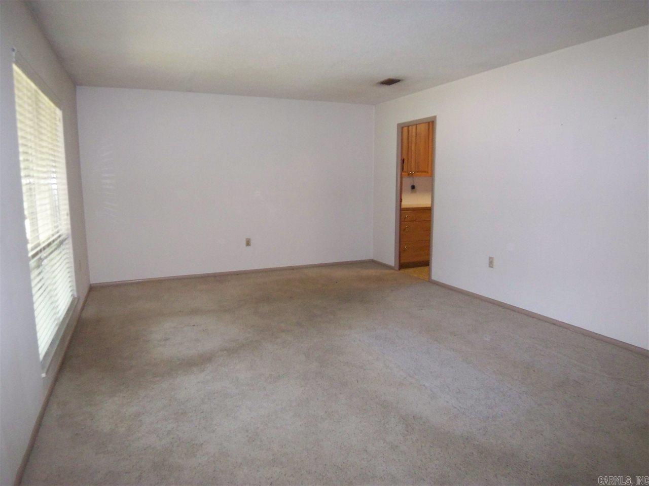 BEAUTIFUL LAKEVIEW - Residential