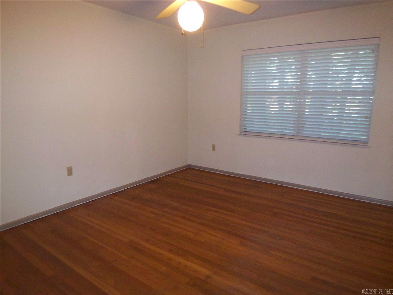 BEAUTIFUL LAKEVIEW - Residential