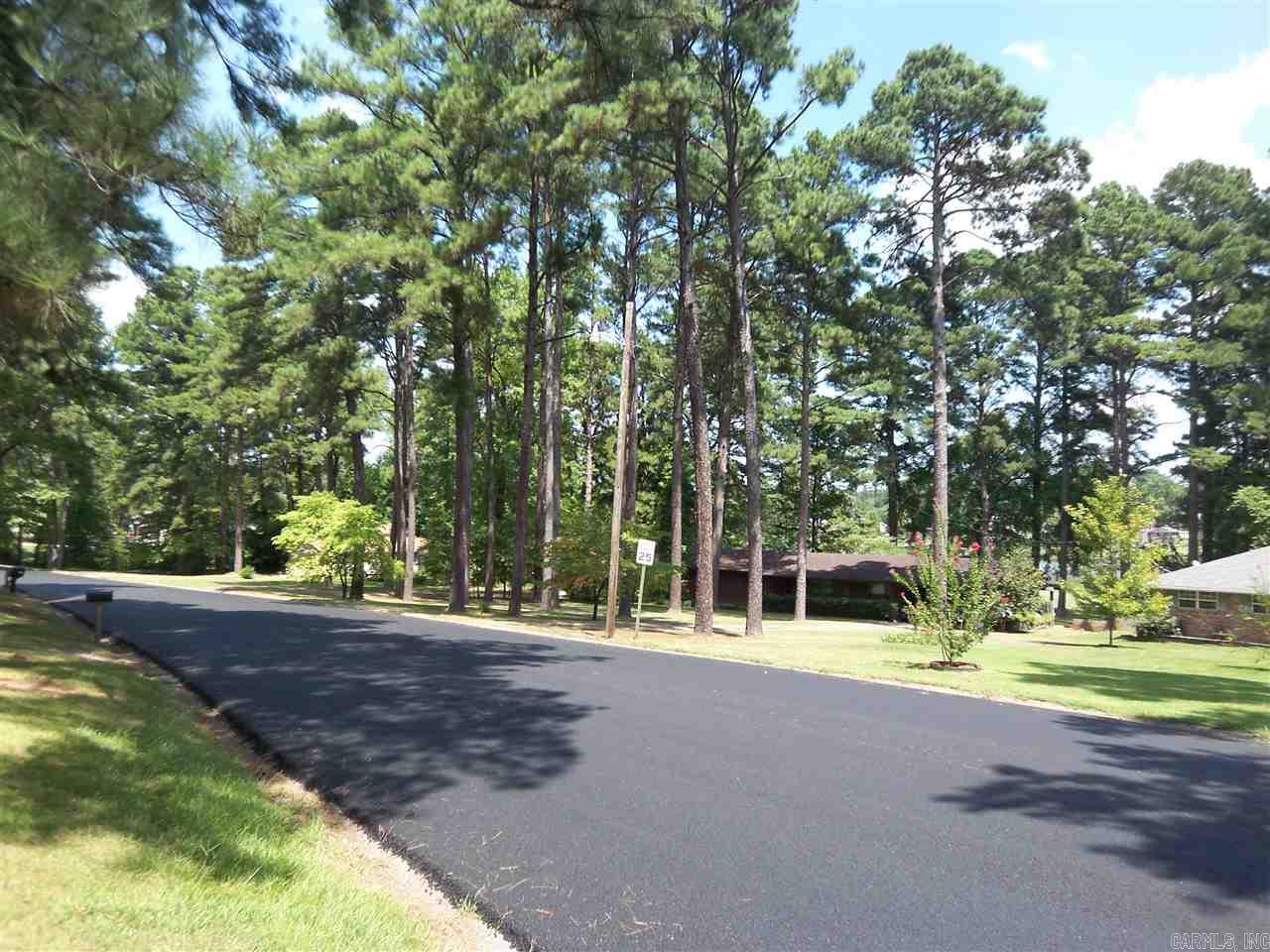 BEAUTIFUL LAKEVIEW - Residential