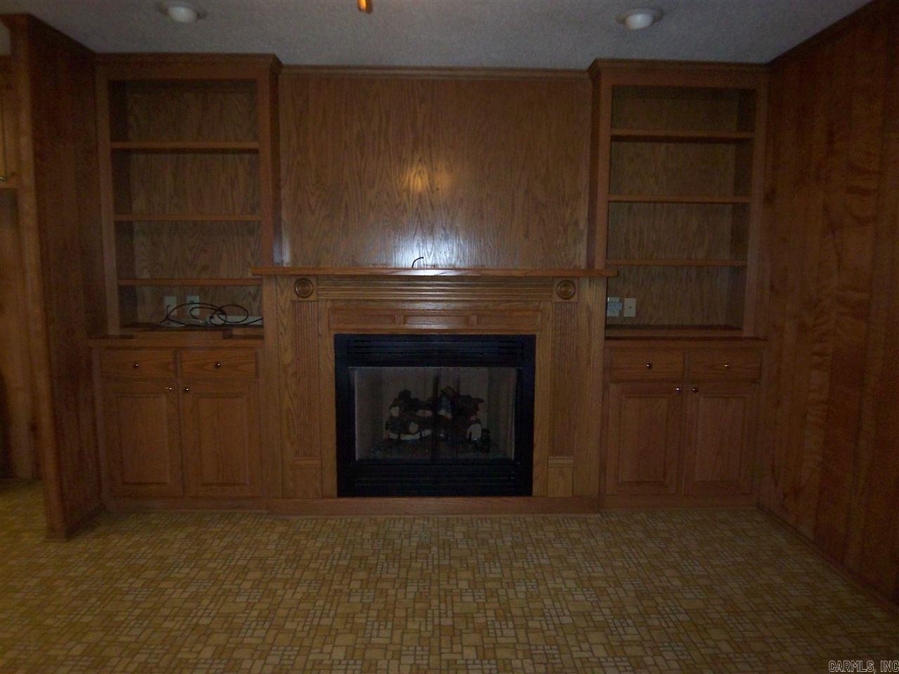 BEAUTIFUL LAKEVIEW - Residential