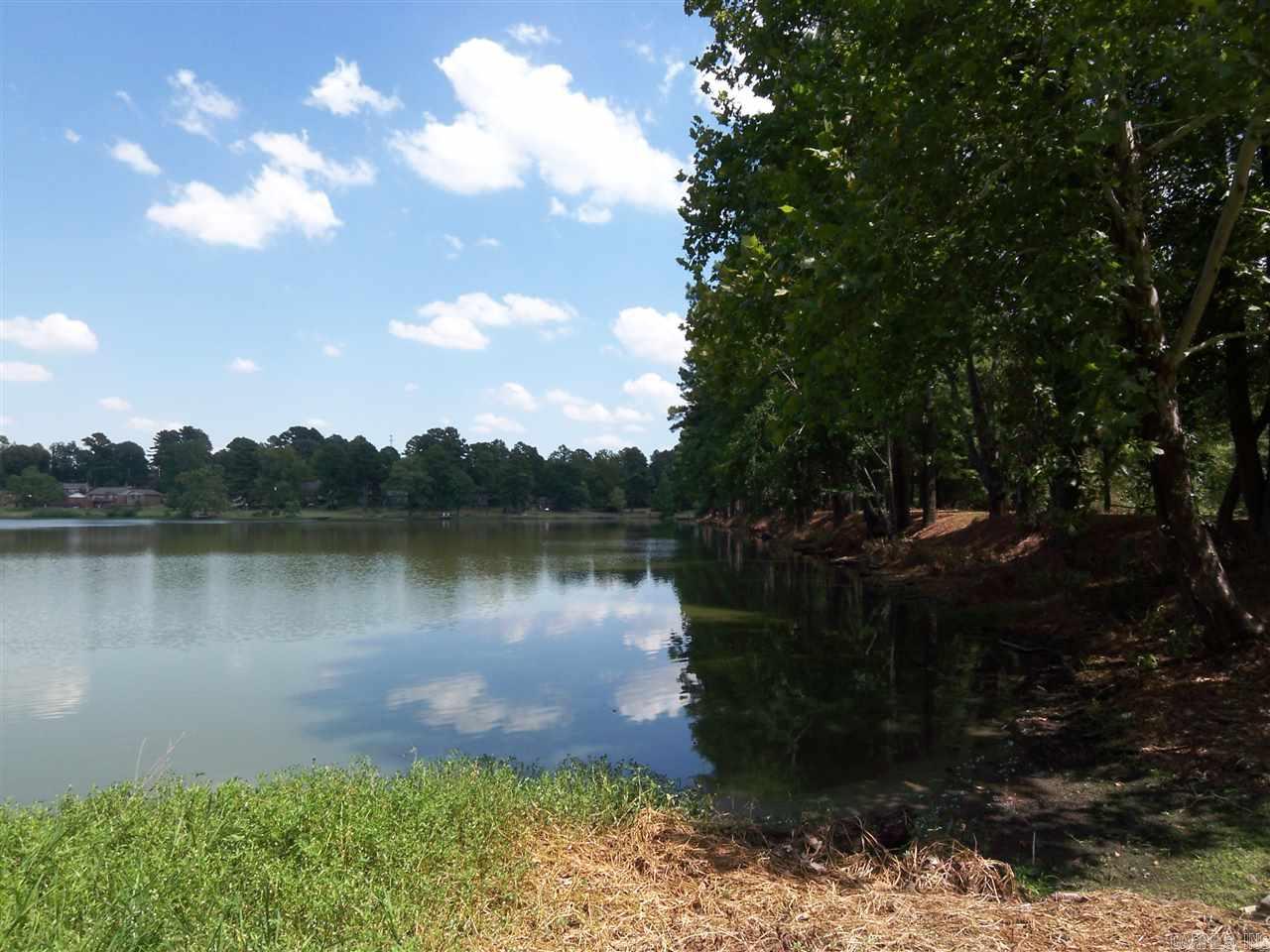 BEAUTIFUL LAKEVIEW - Residential