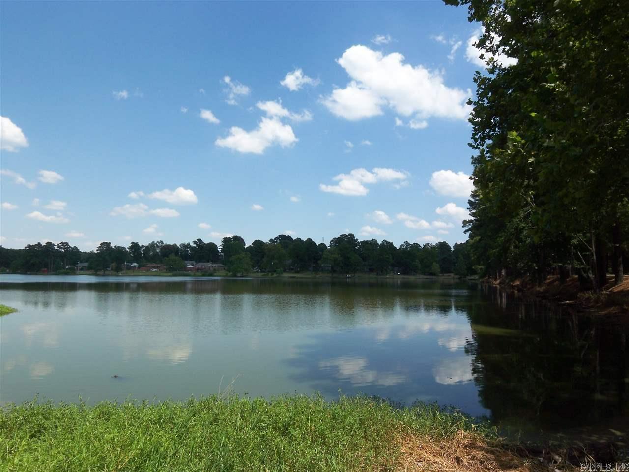 BEAUTIFUL LAKEVIEW - Residential