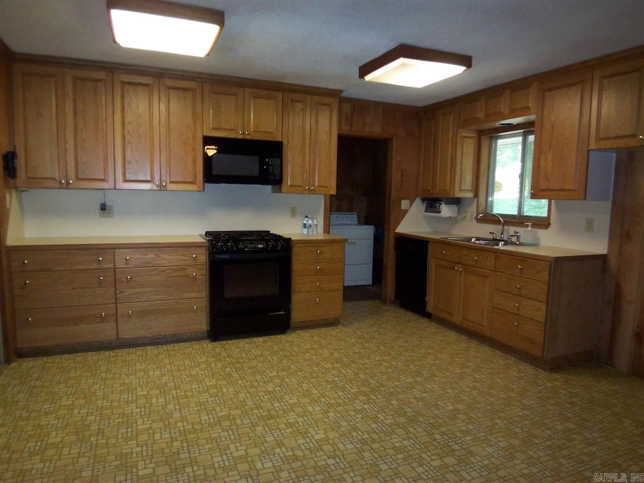 BEAUTIFUL LAKEVIEW - Residential