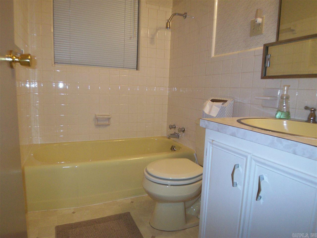 BEAUTIFUL LAKEVIEW - Residential