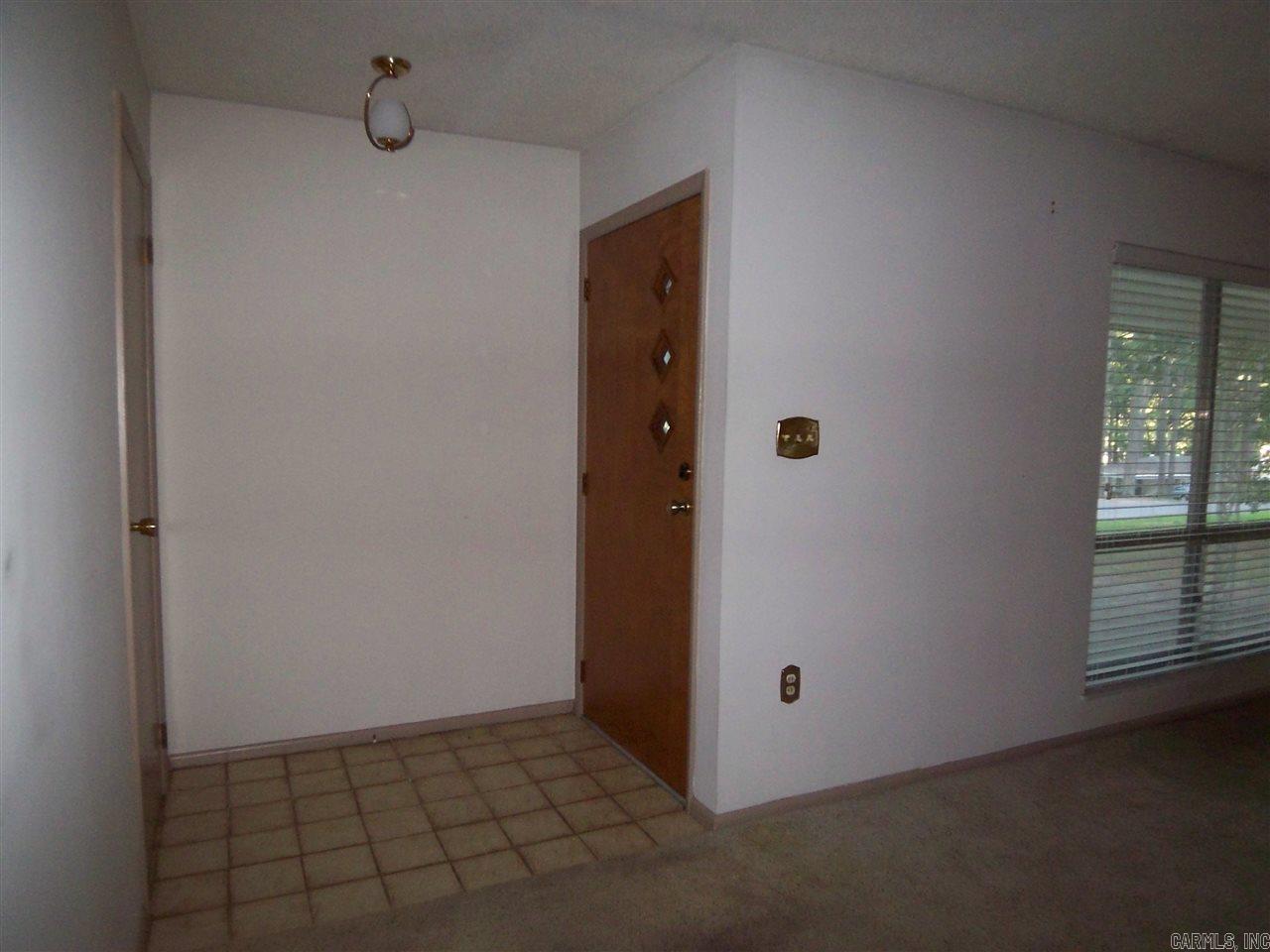 BEAUTIFUL LAKEVIEW - Residential