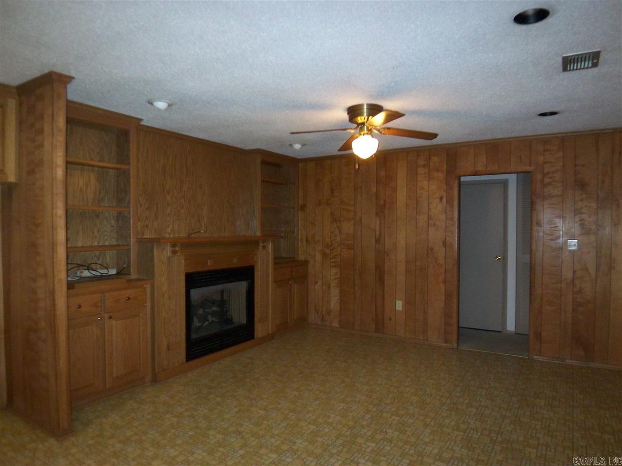 BEAUTIFUL LAKEVIEW - Residential