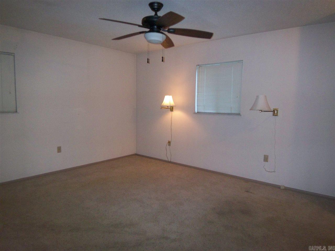 BEAUTIFUL LAKEVIEW - Residential