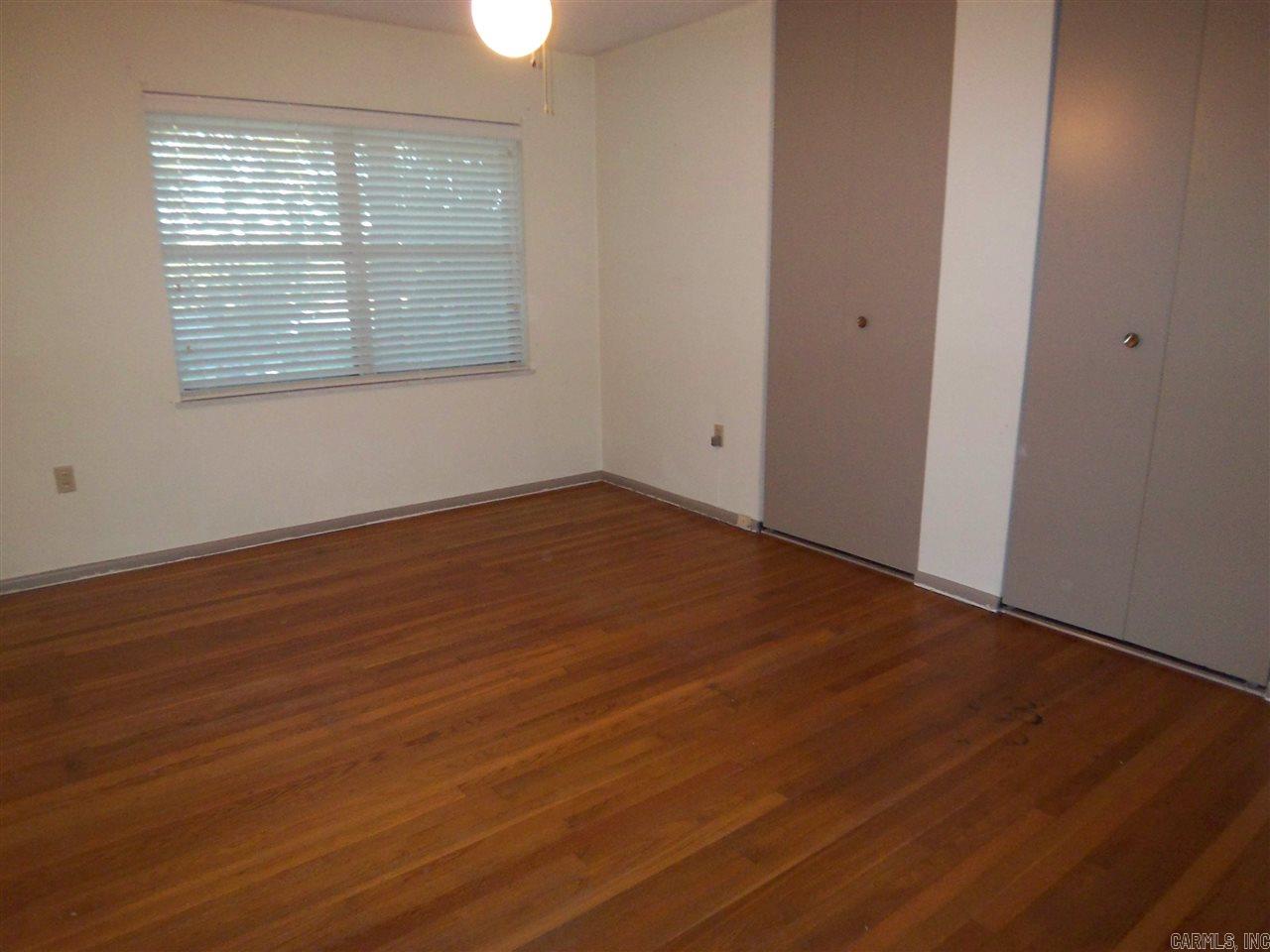 BEAUTIFUL LAKEVIEW - Residential