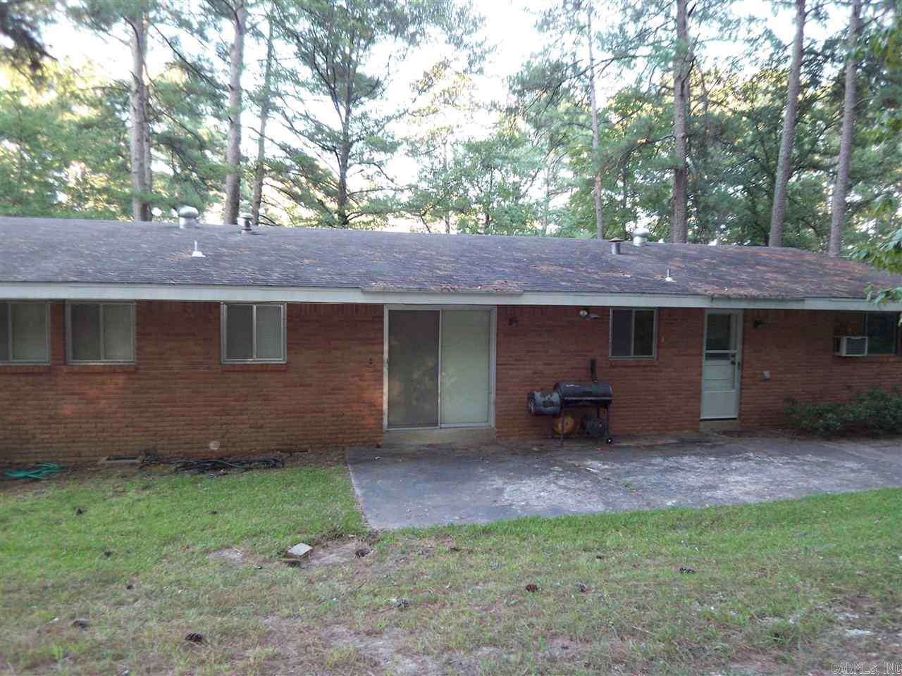 BEAUTIFUL LAKEVIEW - Residential