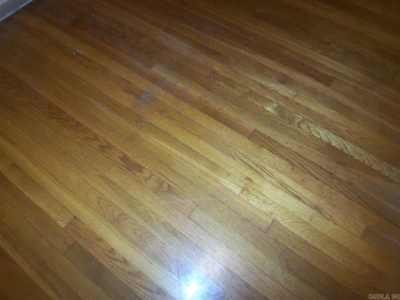 BEAUTIFUL LAKEVIEW - Residential