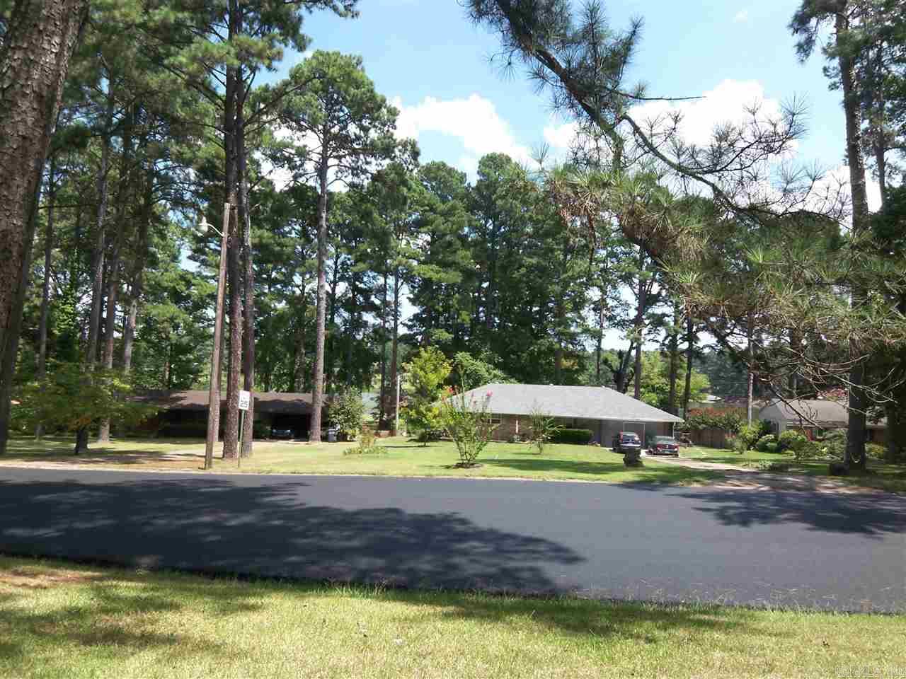 BEAUTIFUL LAKEVIEW - Residential